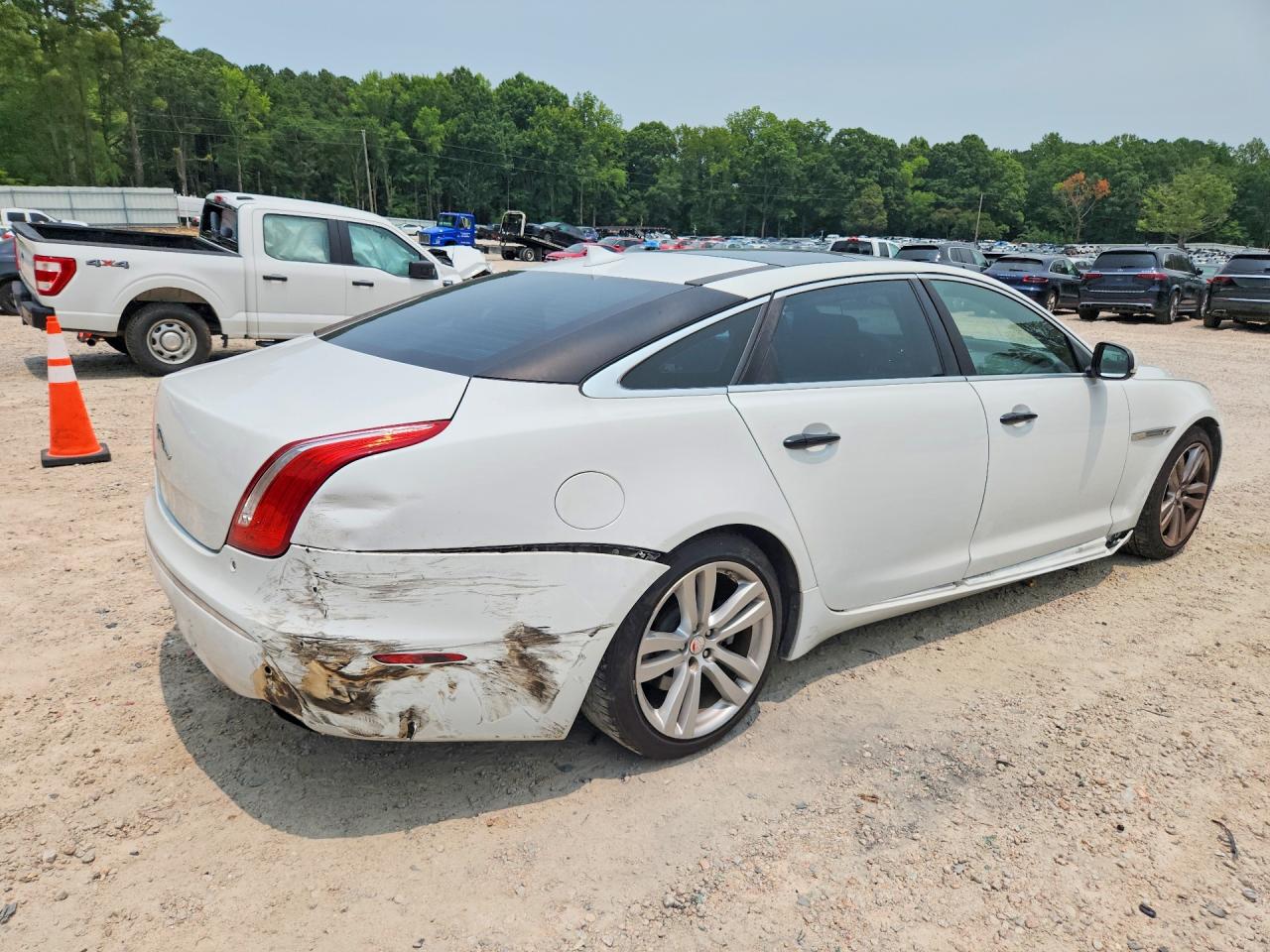 2015 Jaguar Xjl Portfolio White vin: SAJWJ2GD8F8V88561