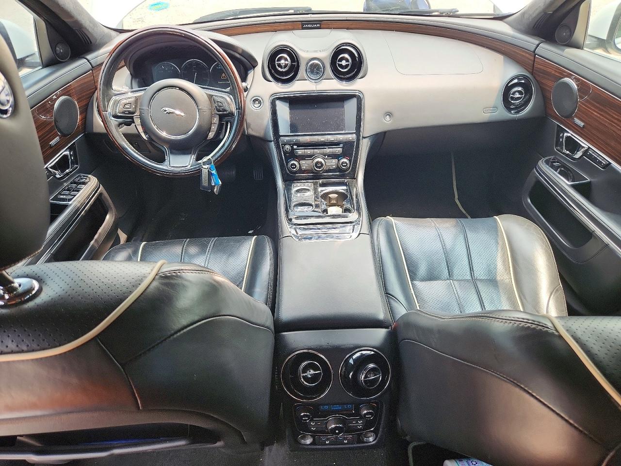 2015 Jaguar Xjl Portfolio White vin: SAJWJ2GD8F8V88561