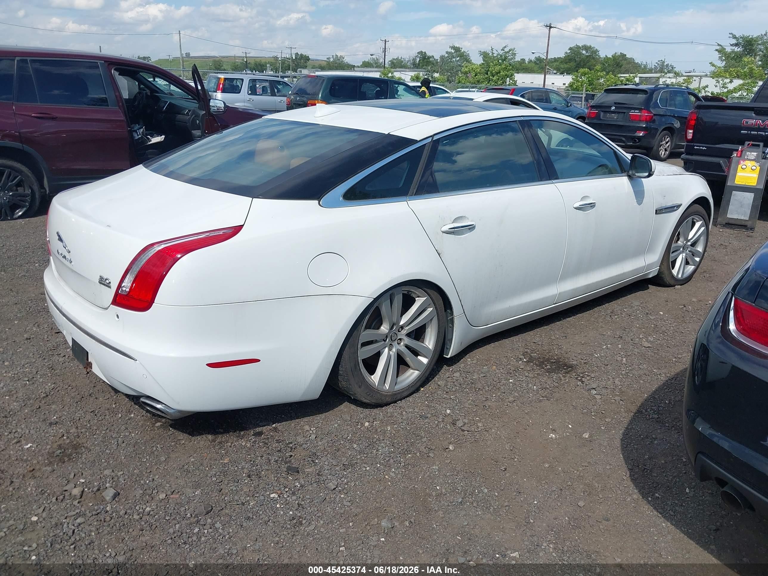 2013 Jaguar Xj Xjl Portfolio White vin: SAJWJ2GD9D8V46428