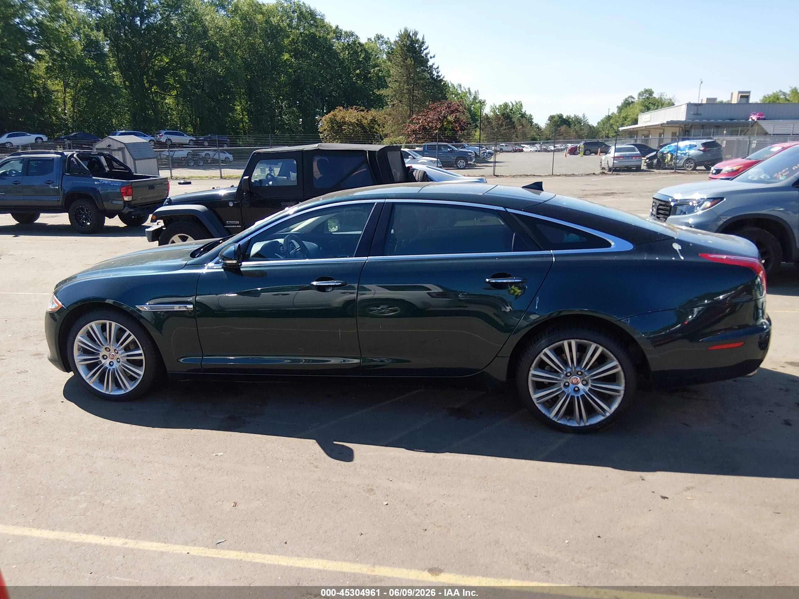 2015 Jaguar Xj Xjl Portfolio Green vin: SAJWJ2GD9F8V88603