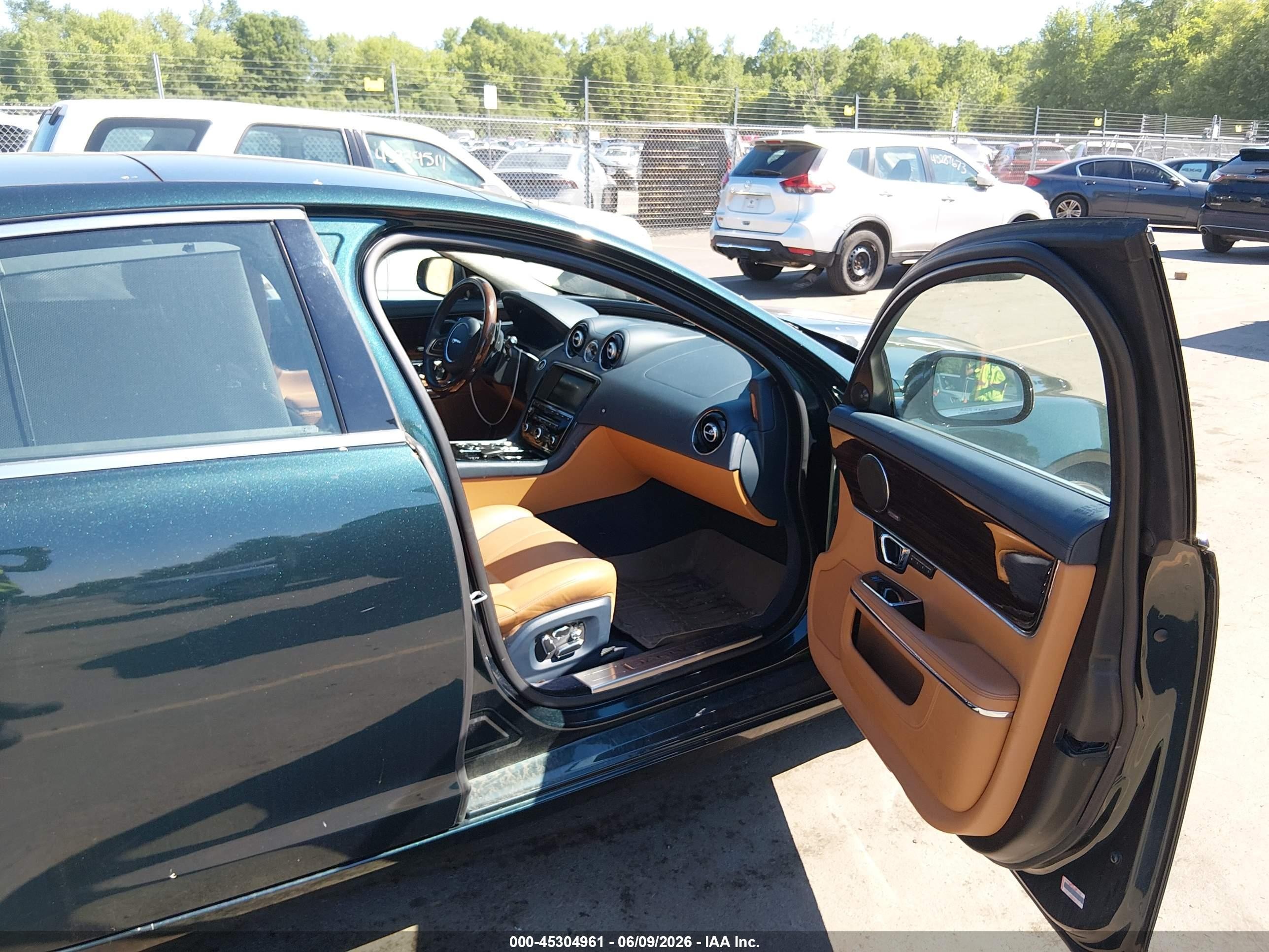 2015 Jaguar Xj Xjl Portfolio Green vin: SAJWJ2GD9F8V88603