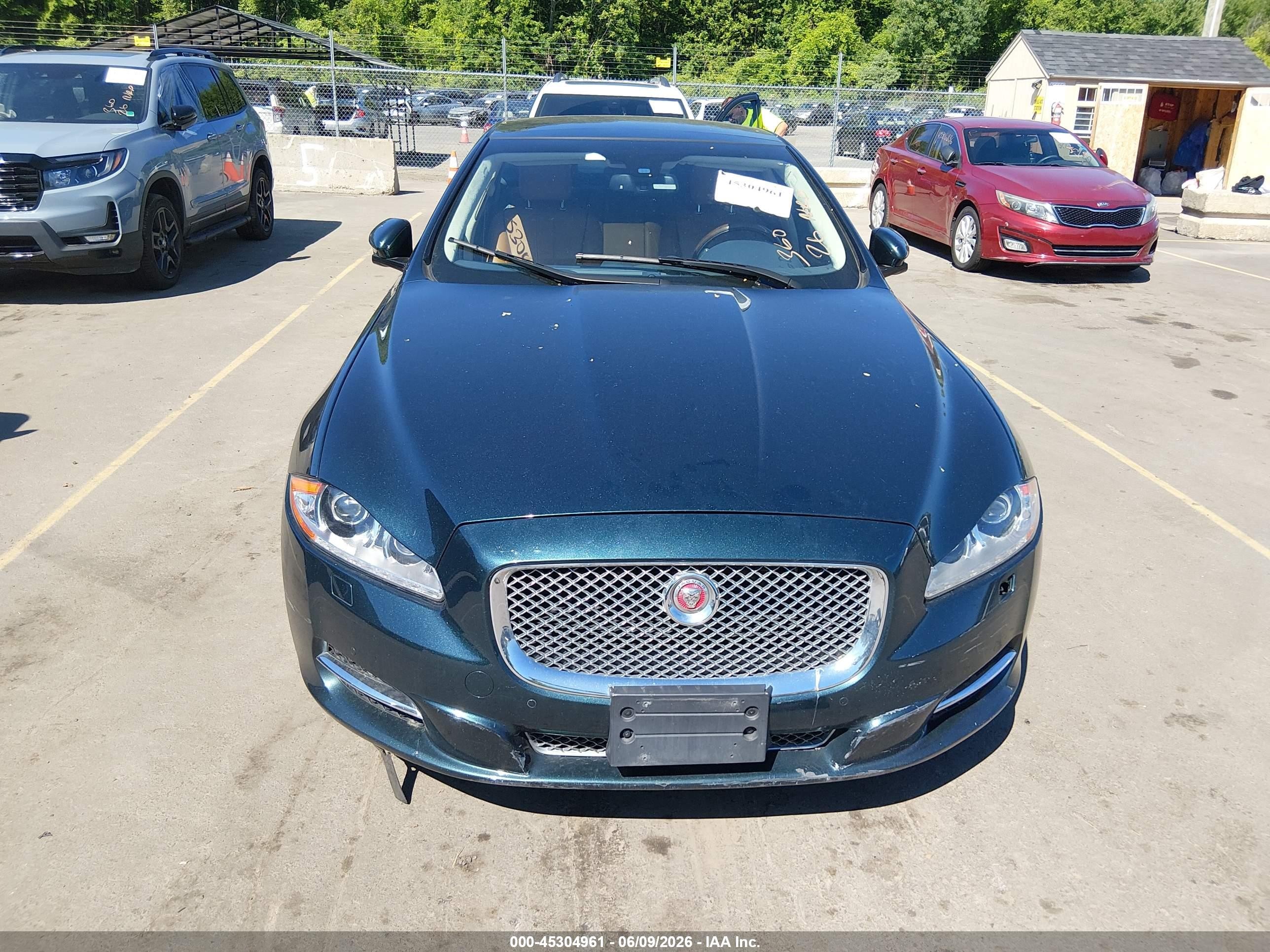 2015 Jaguar Xj Xjl Portfolio Green vin: SAJWJ2GD9F8V88603