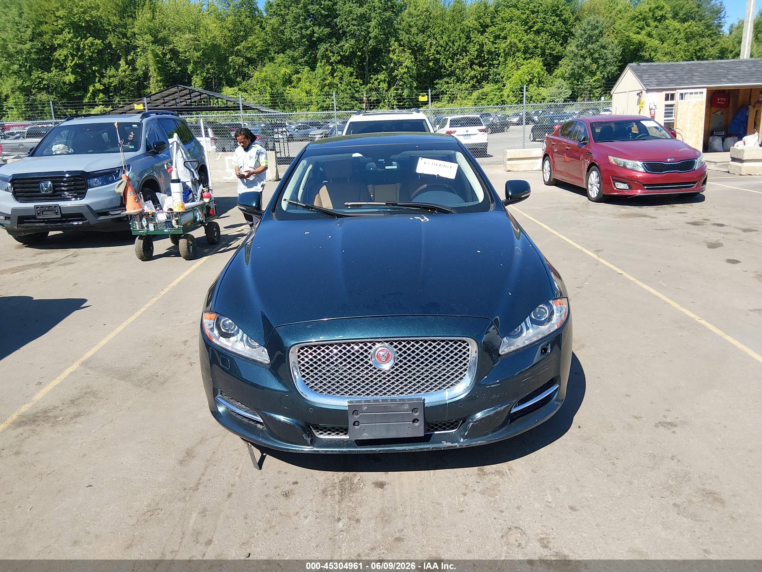 2015 Jaguar Xj Xjl Portfolio Green vin: SAJWJ2GD9F8V88603