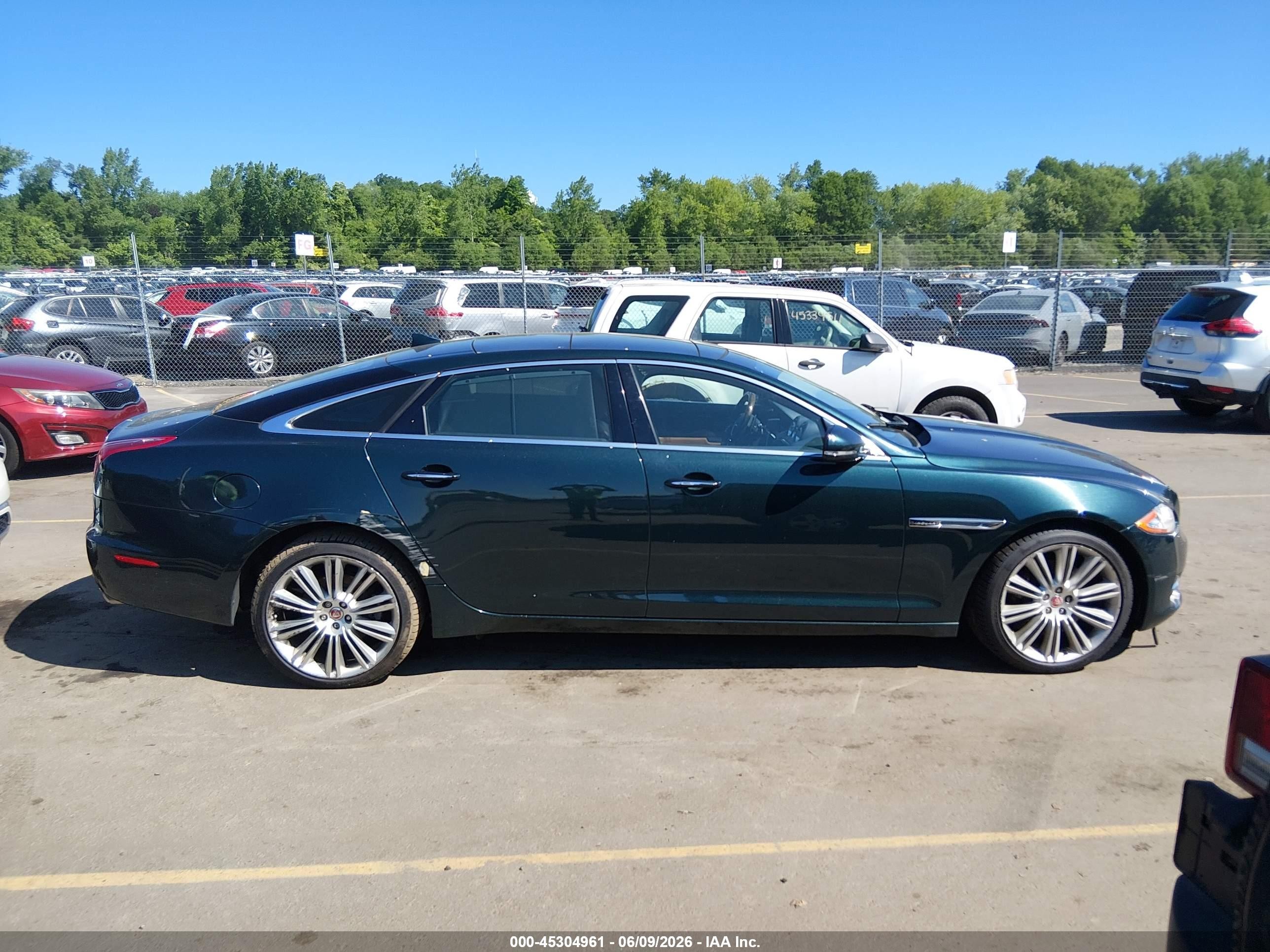 2015 Jaguar Xj Xjl Portfolio Green vin: SAJWJ2GD9F8V88603