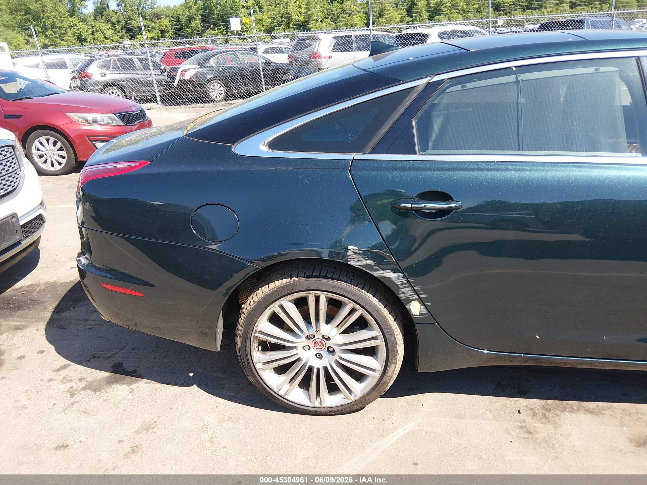 2015 Jaguar Xj Xjl Portfolio Green vin: SAJWJ2GD9F8V88603