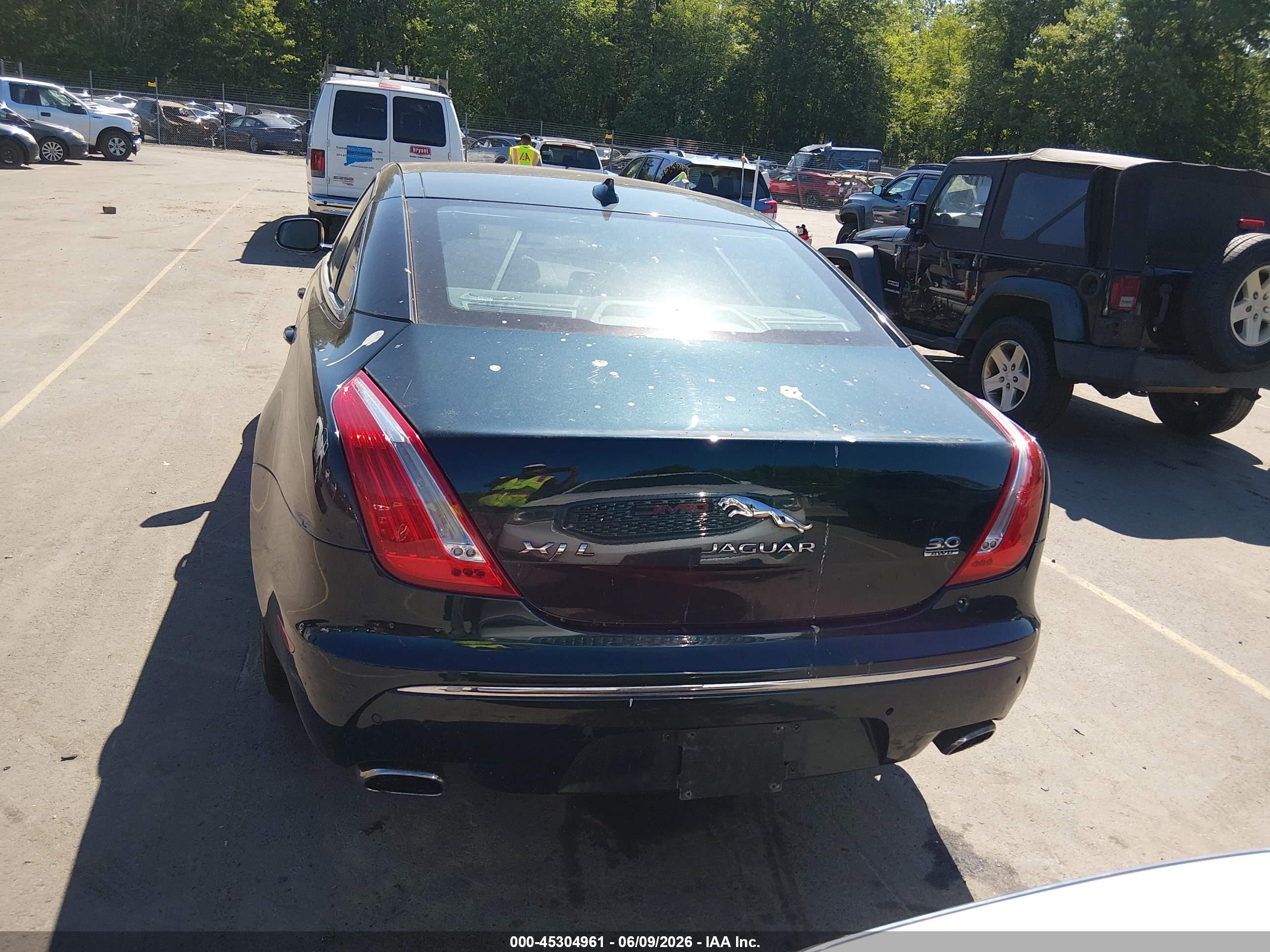 2015 Jaguar Xj Xjl Portfolio Green vin: SAJWJ2GD9F8V88603