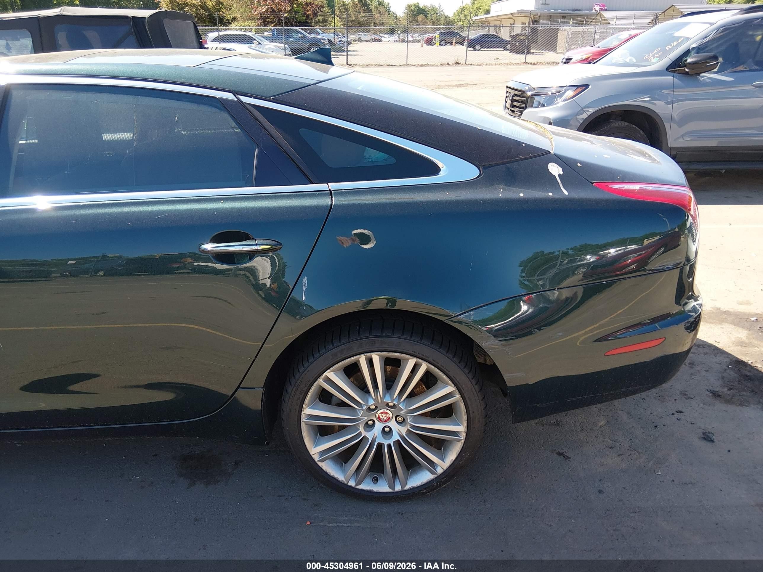 2015 Jaguar Xj Xjl Portfolio Green vin: SAJWJ2GD9F8V88603