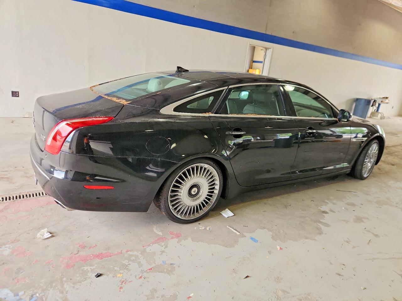 2015 Jaguar Xjl Portfolio Black vin: SAJWJ2GD9F8V88617