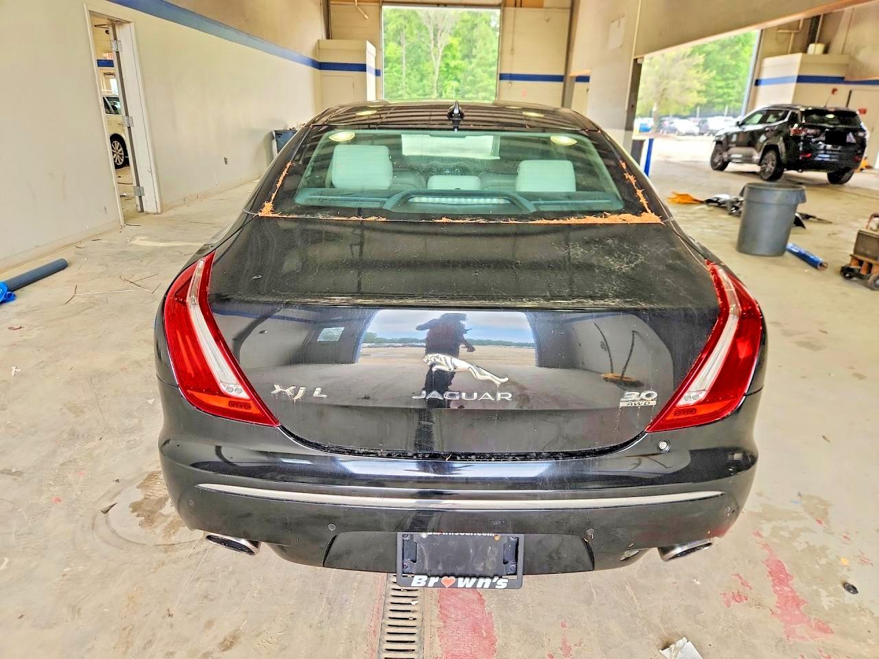 2015 Jaguar Xjl Portfolio Black vin: SAJWJ2GD9F8V88617