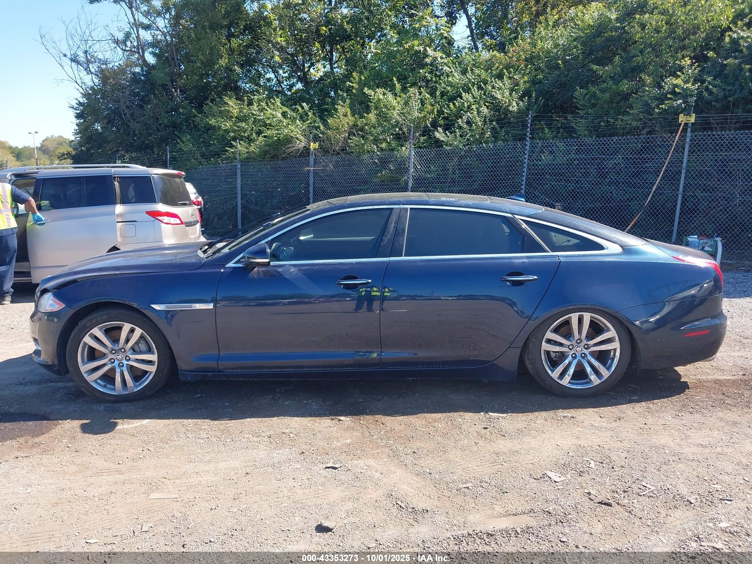 2013 Jaguar Xj Xjl Portfolio Blue vin: SAJWJ2GDXD8V44882