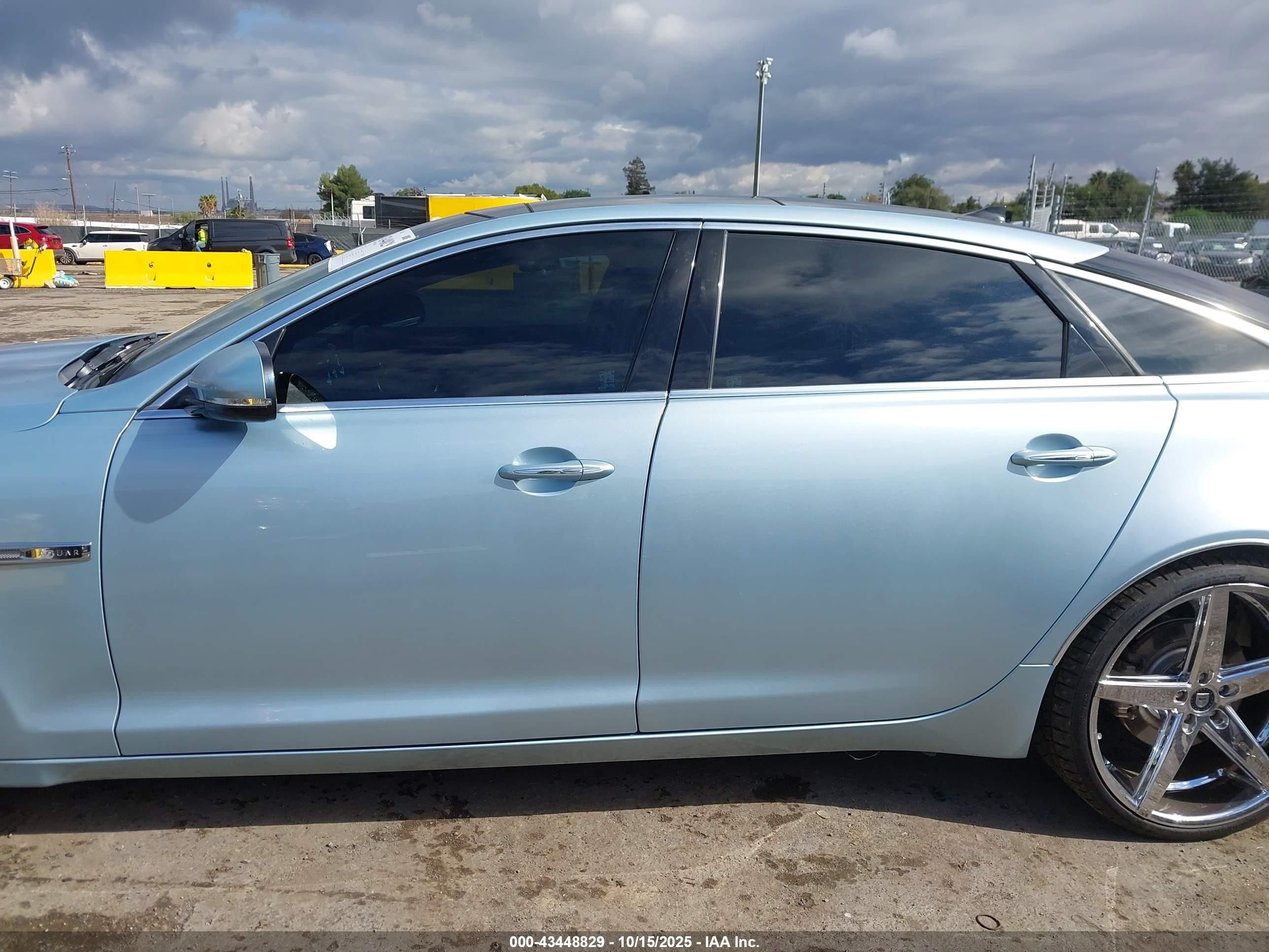 2013 Jaguar Xj Xjl Portfolio Light Blue vin: SAJWJ2GDXD8V47278
