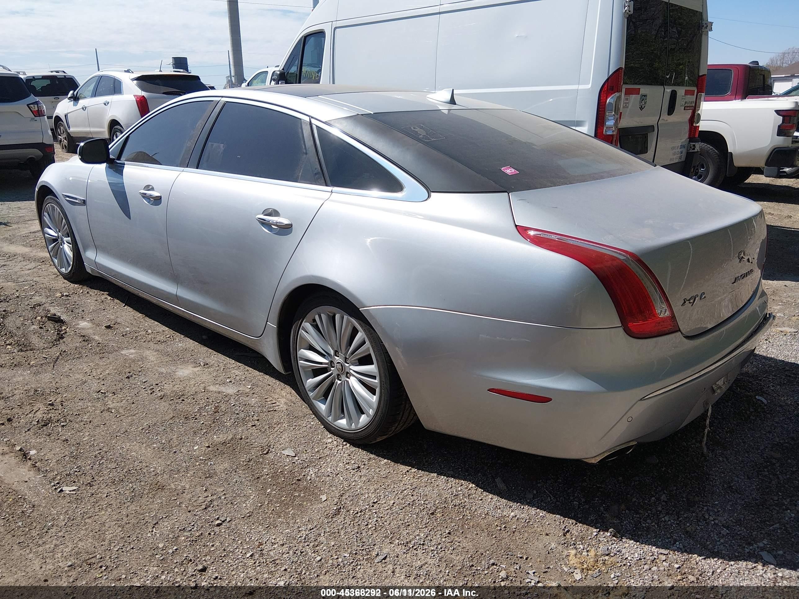 2015 Jaguar Xj Xjl Portfolio Silver vin: SAJWJ2GDXF8V89386