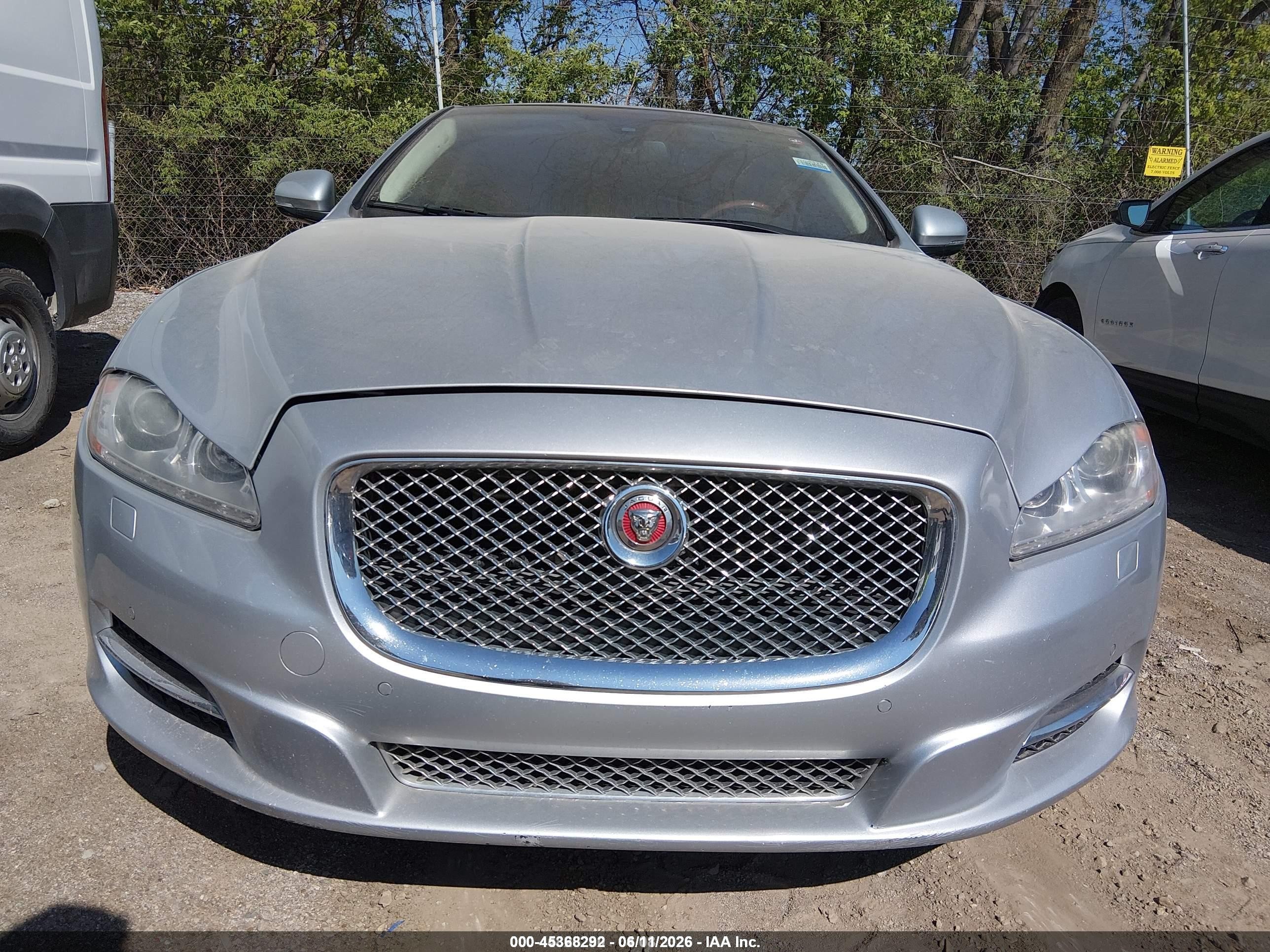 2015 Jaguar Xj Xjl Portfolio Silver vin: SAJWJ2GDXF8V89386