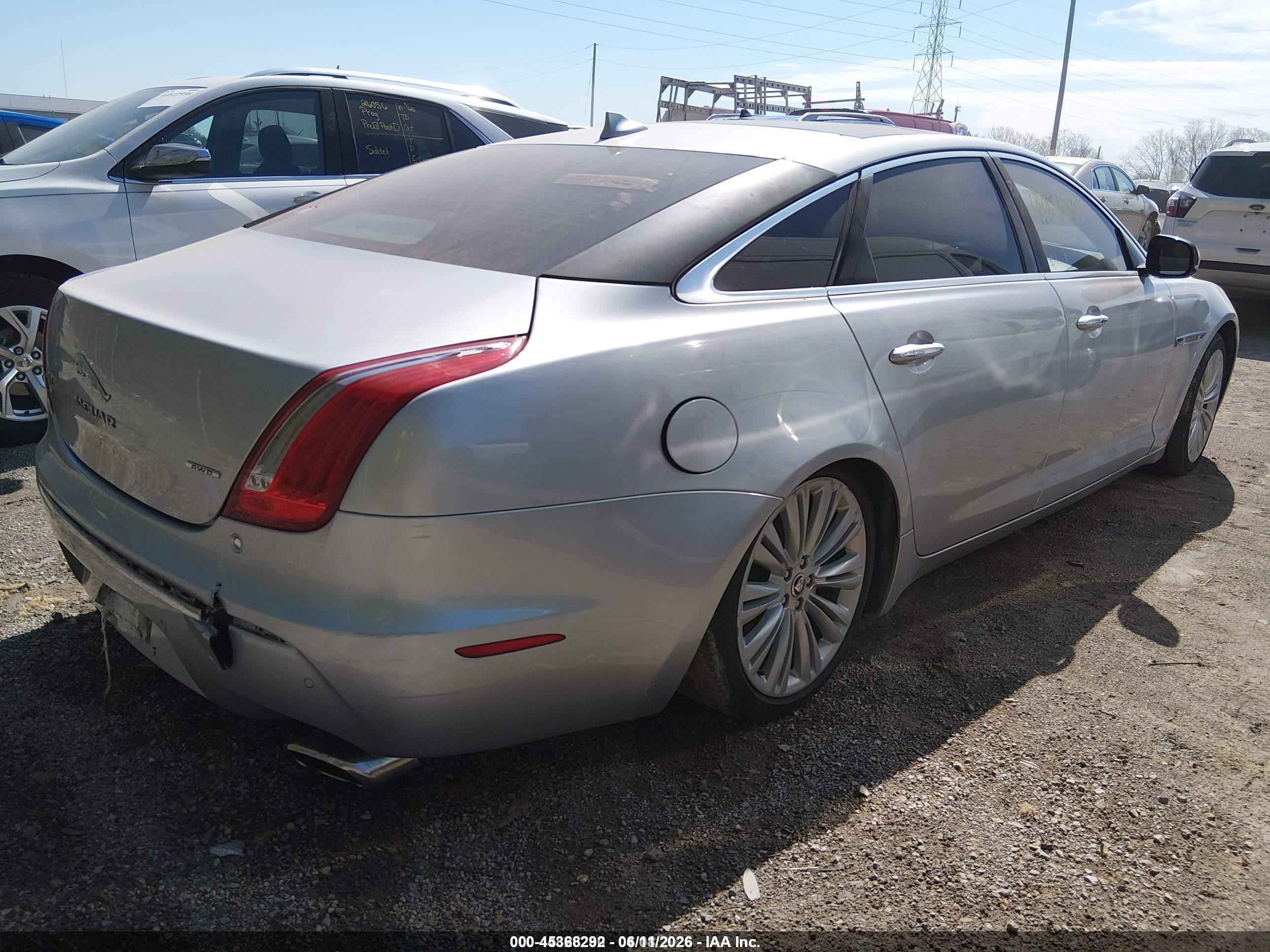 2015 Jaguar Xj Xjl Portfolio Silver vin: SAJWJ2GDXF8V89386