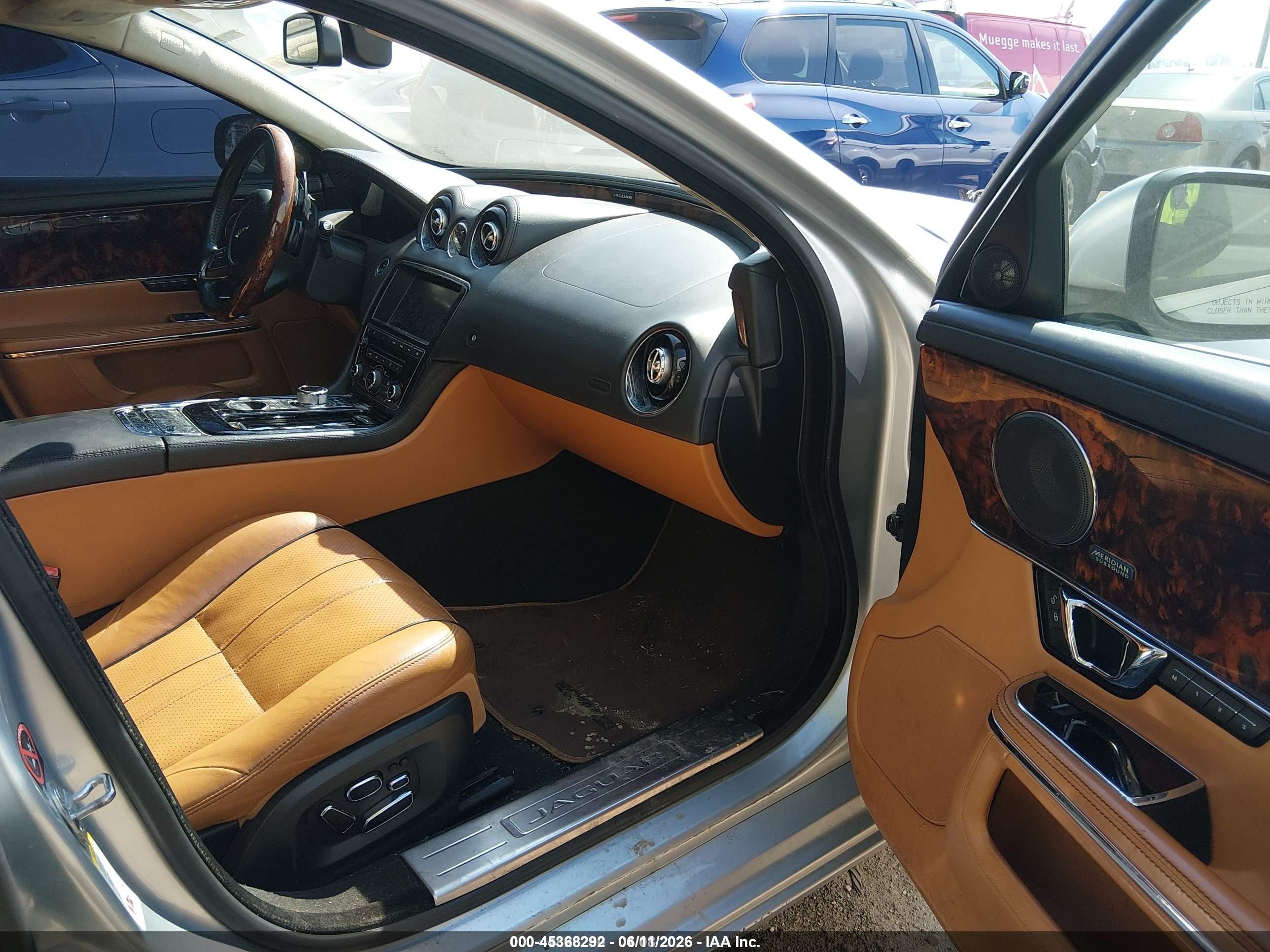 2015 Jaguar Xj Xjl Portfolio Silver vin: SAJWJ2GDXF8V89386