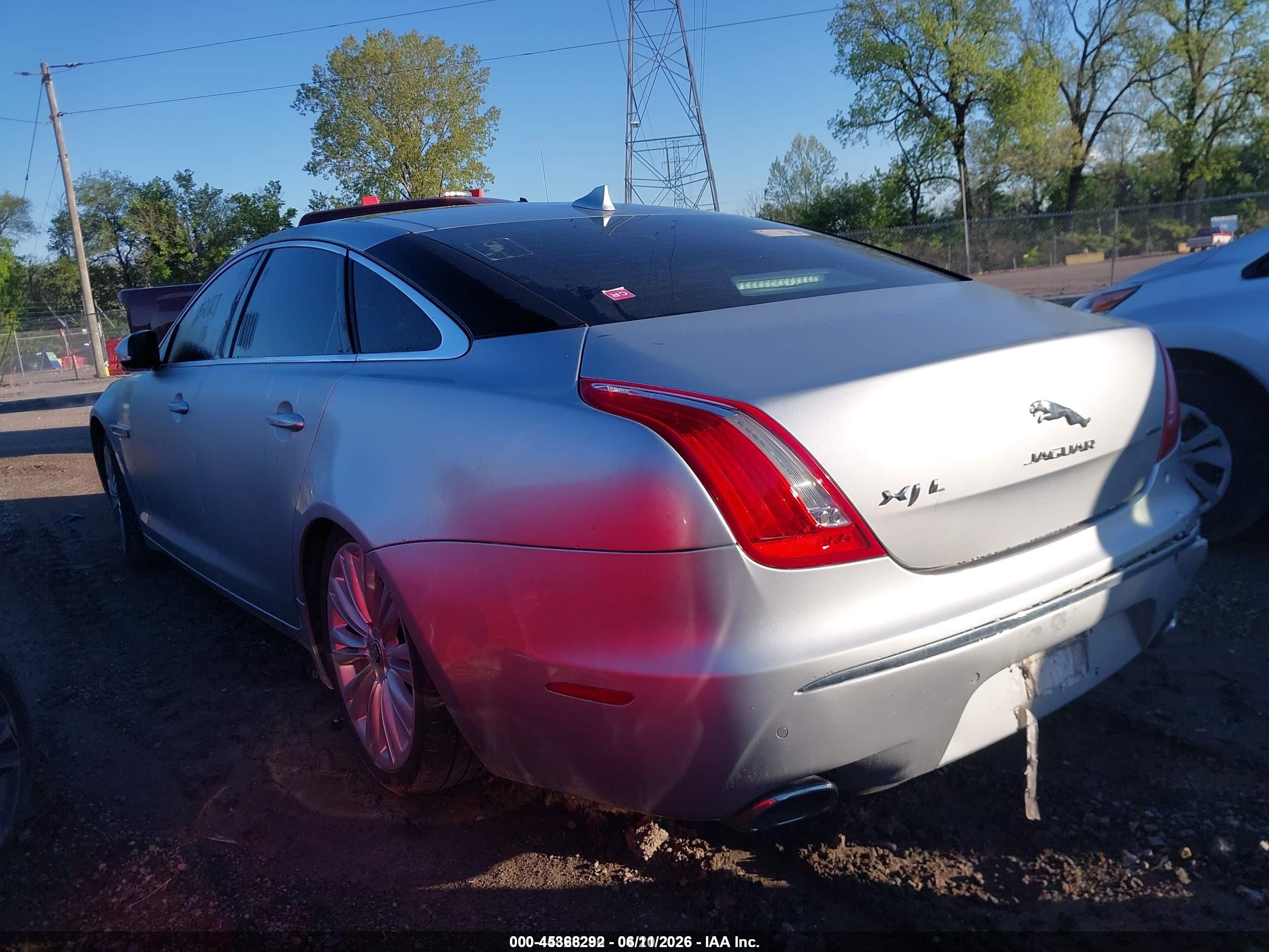 2015 Jaguar Xj Xjl Portfolio Silver vin: SAJWJ2GDXF8V89386