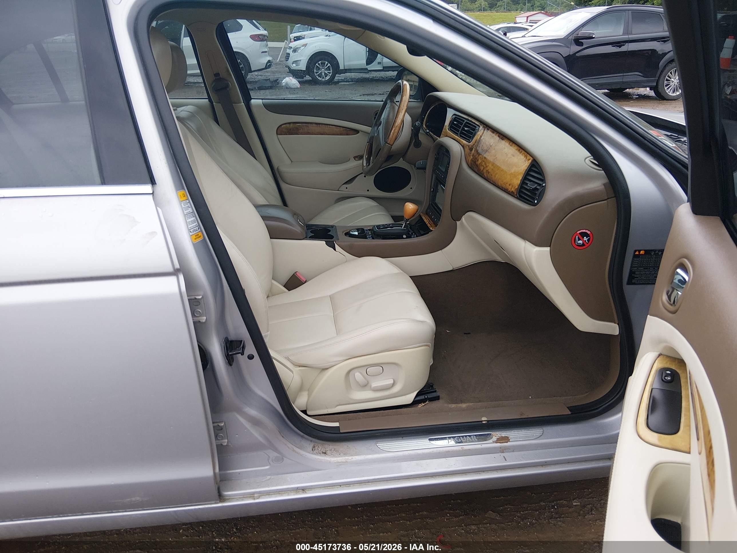 2005 Jaguar S-type   Silver vin: SAJXA01TX5FN31264