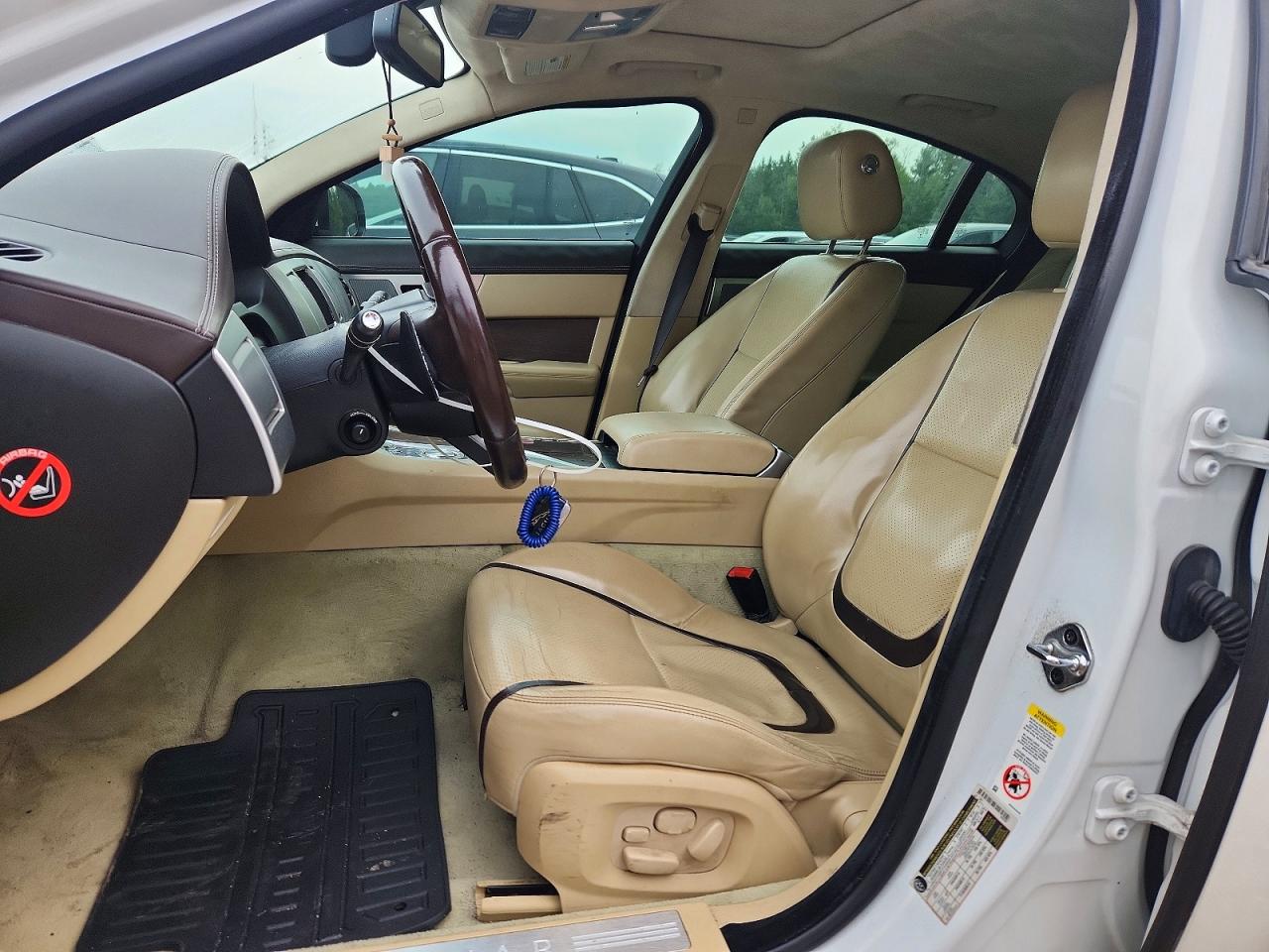 2013 Jaguar Xf White vin: SAJXJ0EF9D8S79059