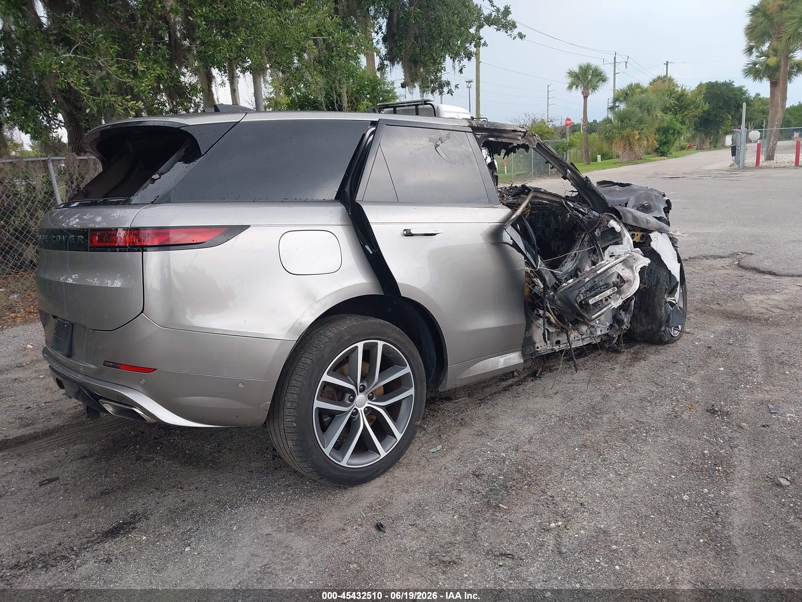 2025 Land Rover Range Rover Sport P550 Autobiography Gray vin: SAL119F48SA434088