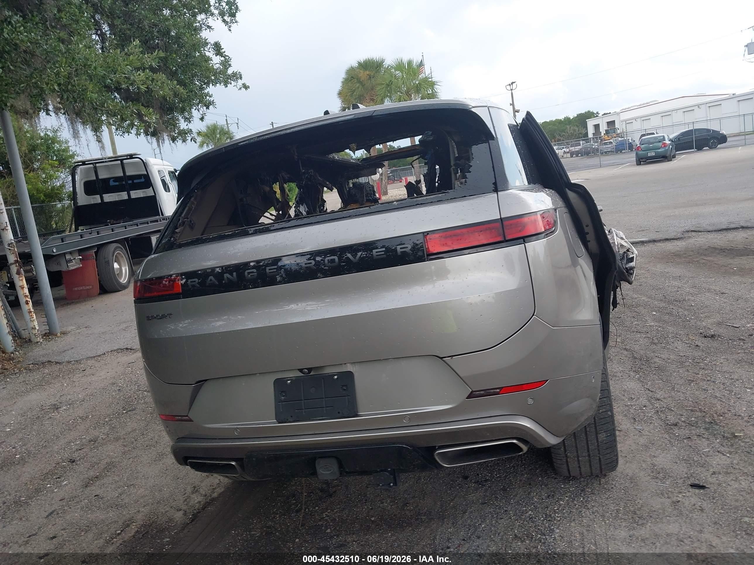 2025 Land Rover Range Rover Sport P550 Autobiography Gray vin: SAL119F48SA434088