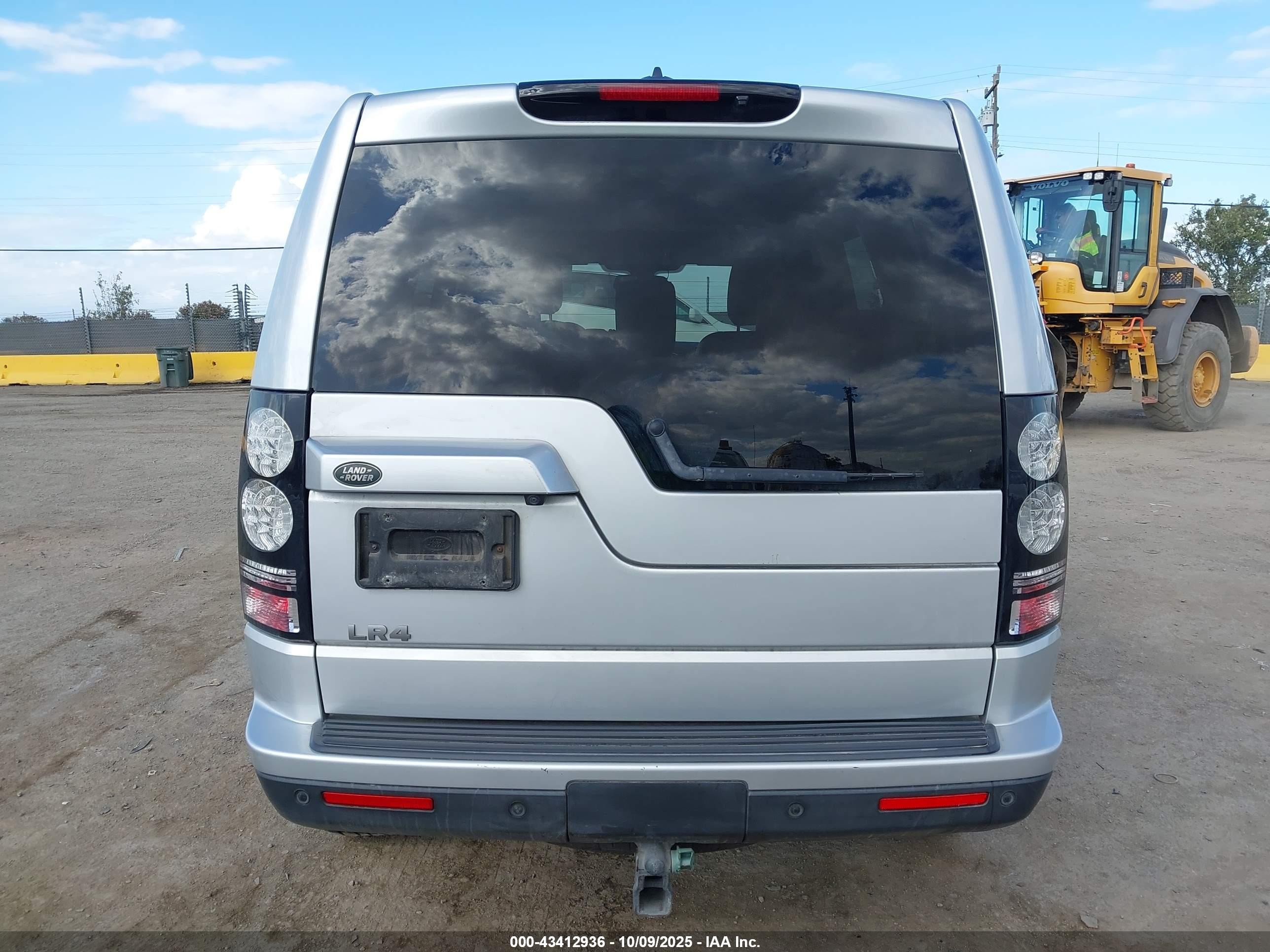 2015 Land Rover Lr4   Silver vin: SALAC2V65FA744869