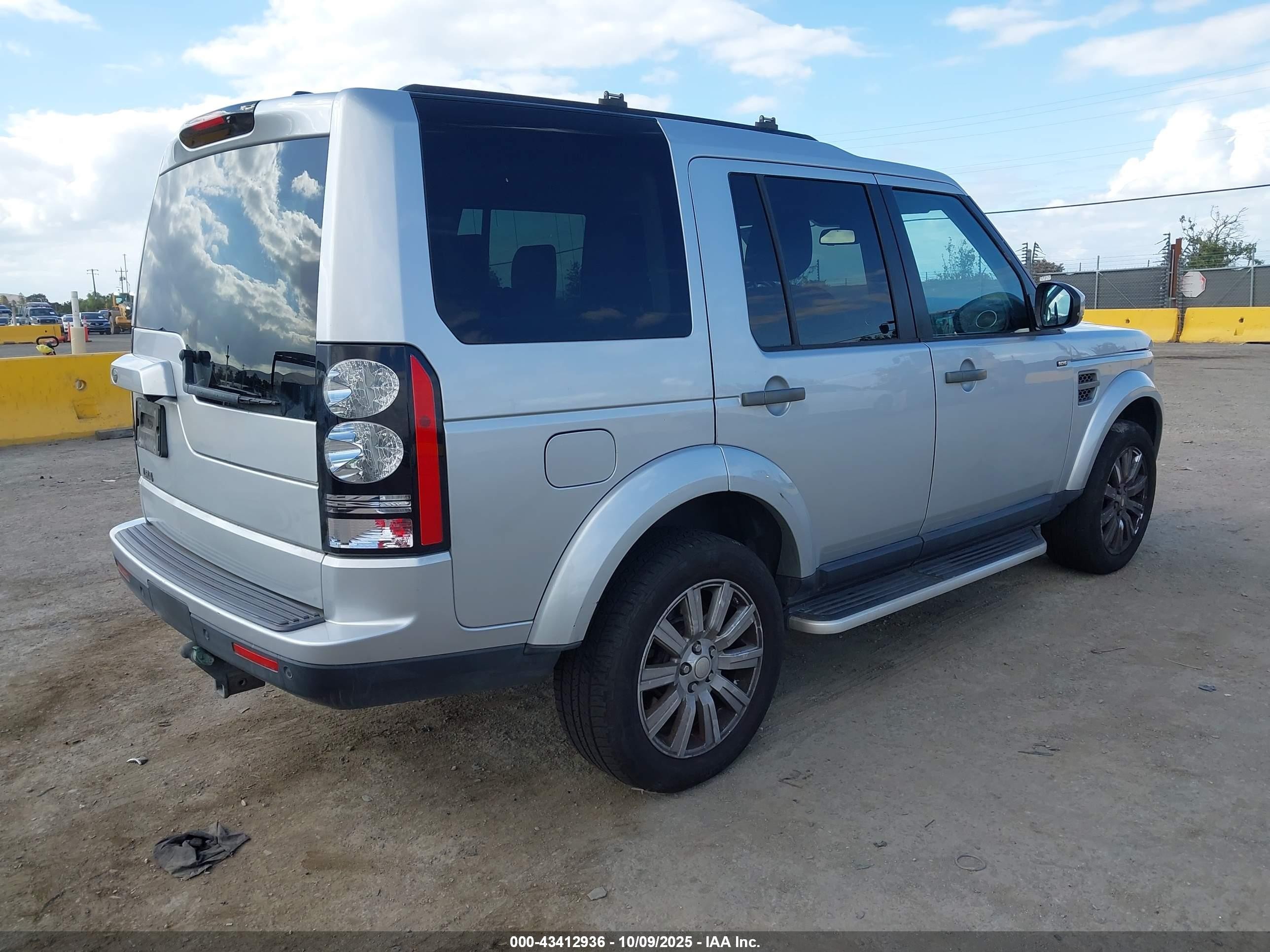 2015 Land Rover Lr4   Silver vin: SALAC2V65FA744869
