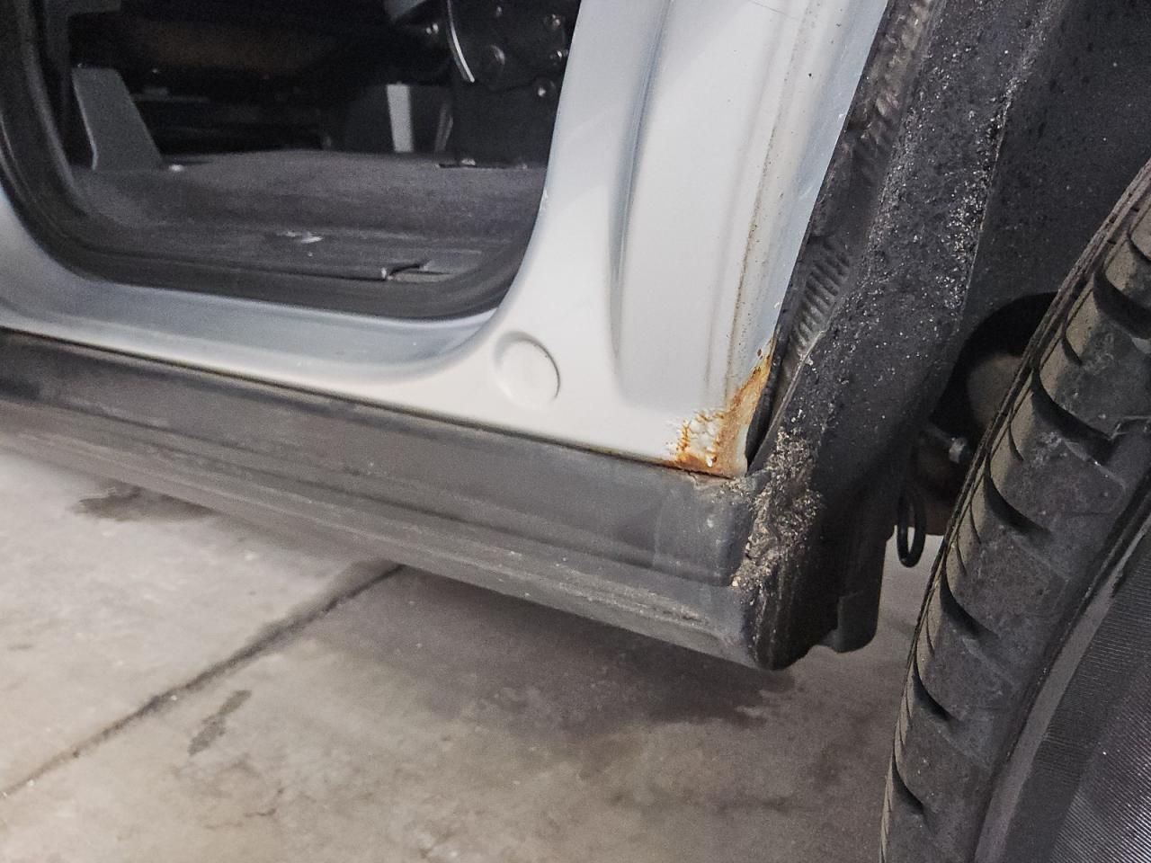 2008 Land Rover Lr3 Hse Серебряный vin: SALAG25408A468865 Damage: Left Rocker Panel, Rust, 2 To 3 Inches