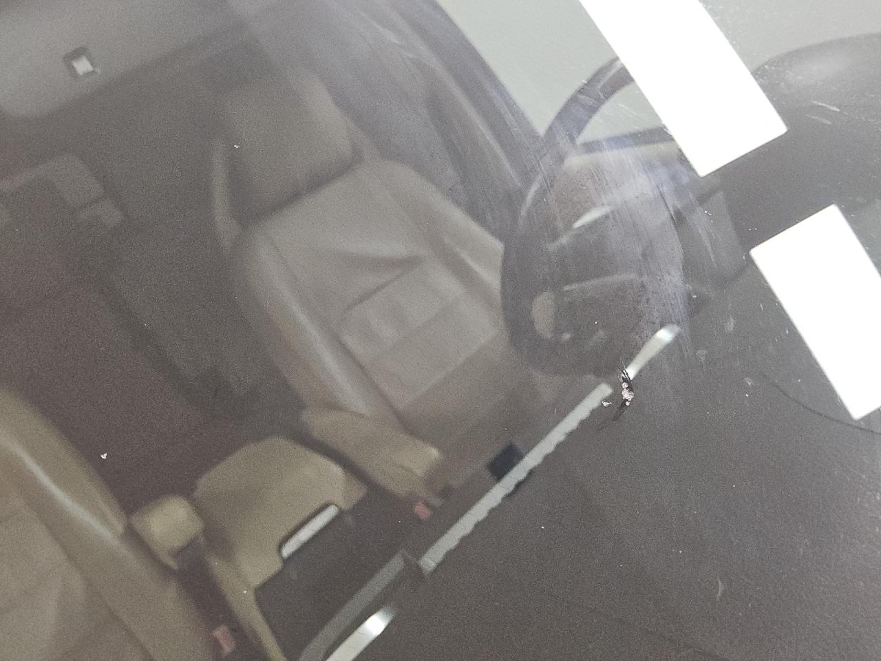 2008 Land Rover Lr3 Hse Green vin: SALAG25428A489975 Damage: Windshield, Broken, Replacement Required