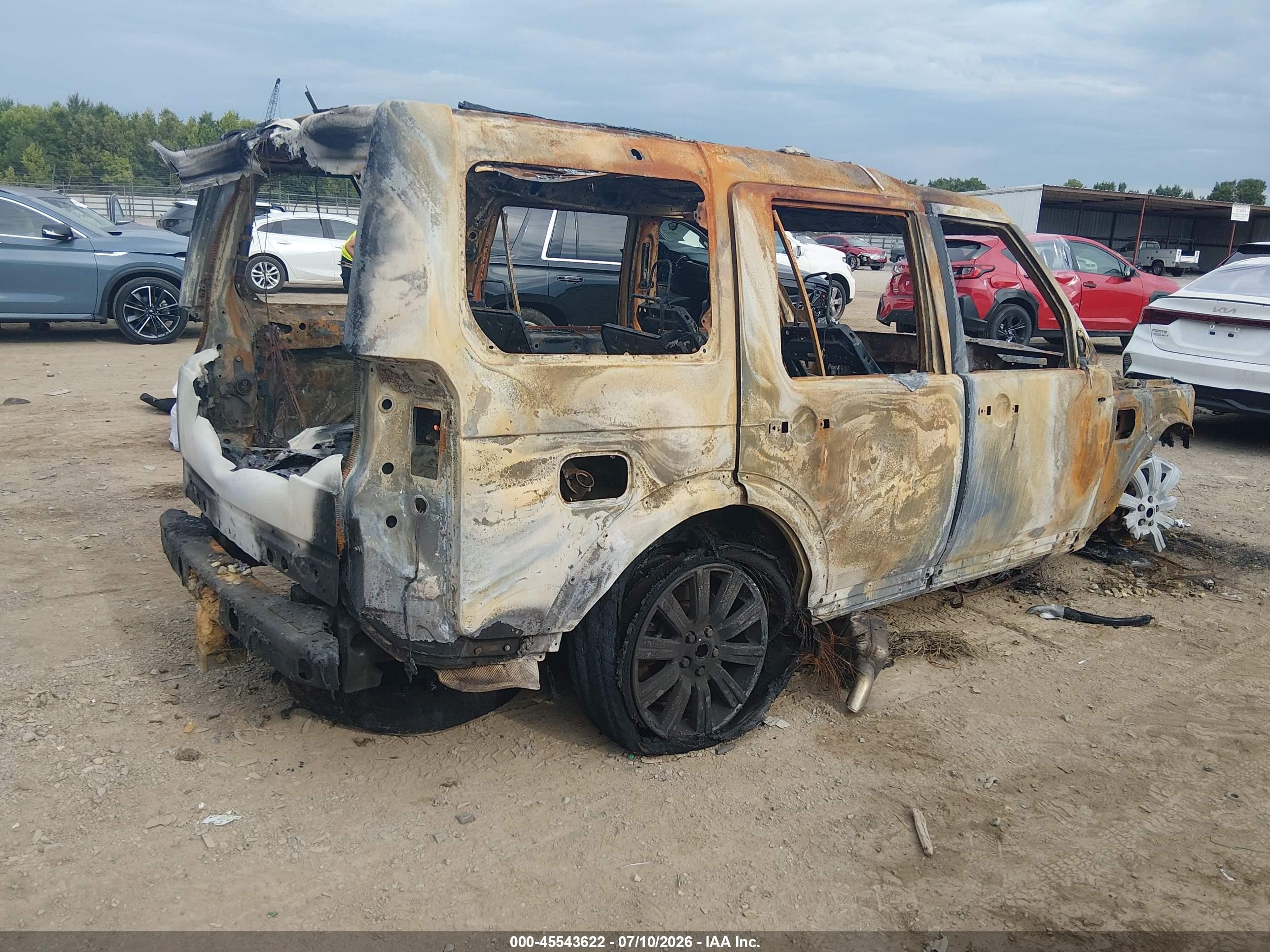 2013 Land Rover Lr4   Черный vin: SALAG2D40DA683545