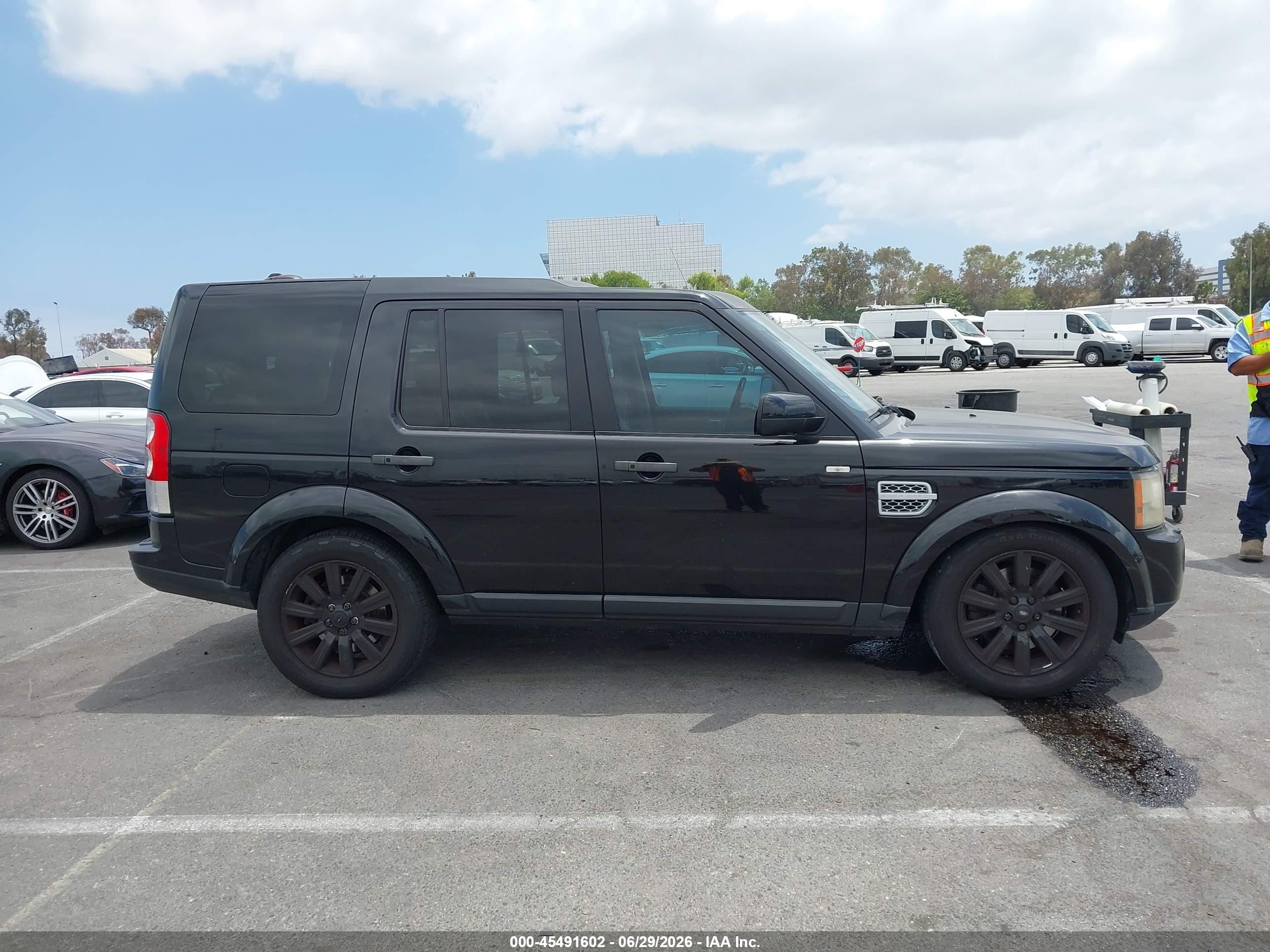 2013 Land Rover Lr4   Черный vin: SALAG2D43DA662625