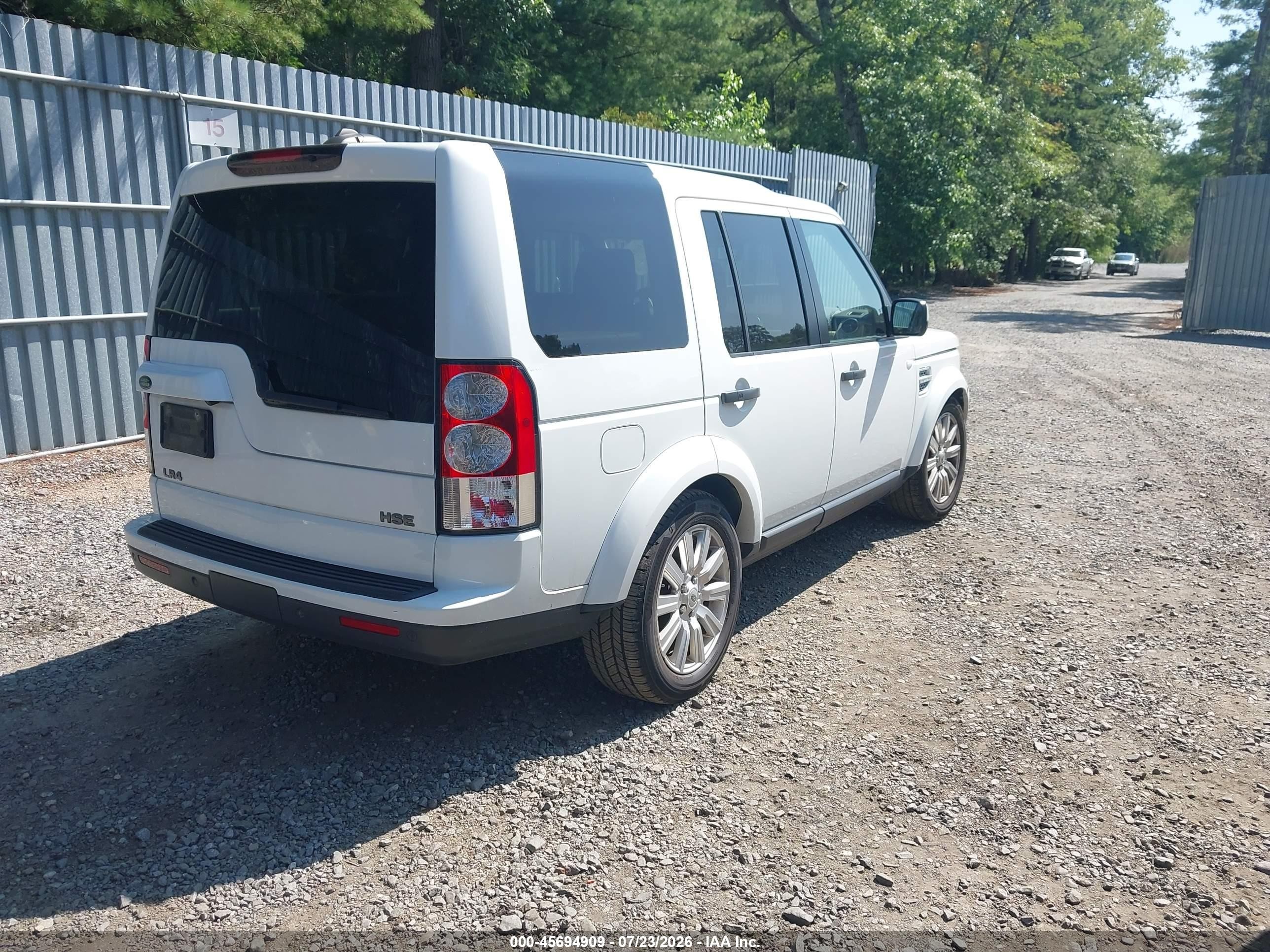 2013 Land Rover Lr4 White vin: SALAG2D44DA670992