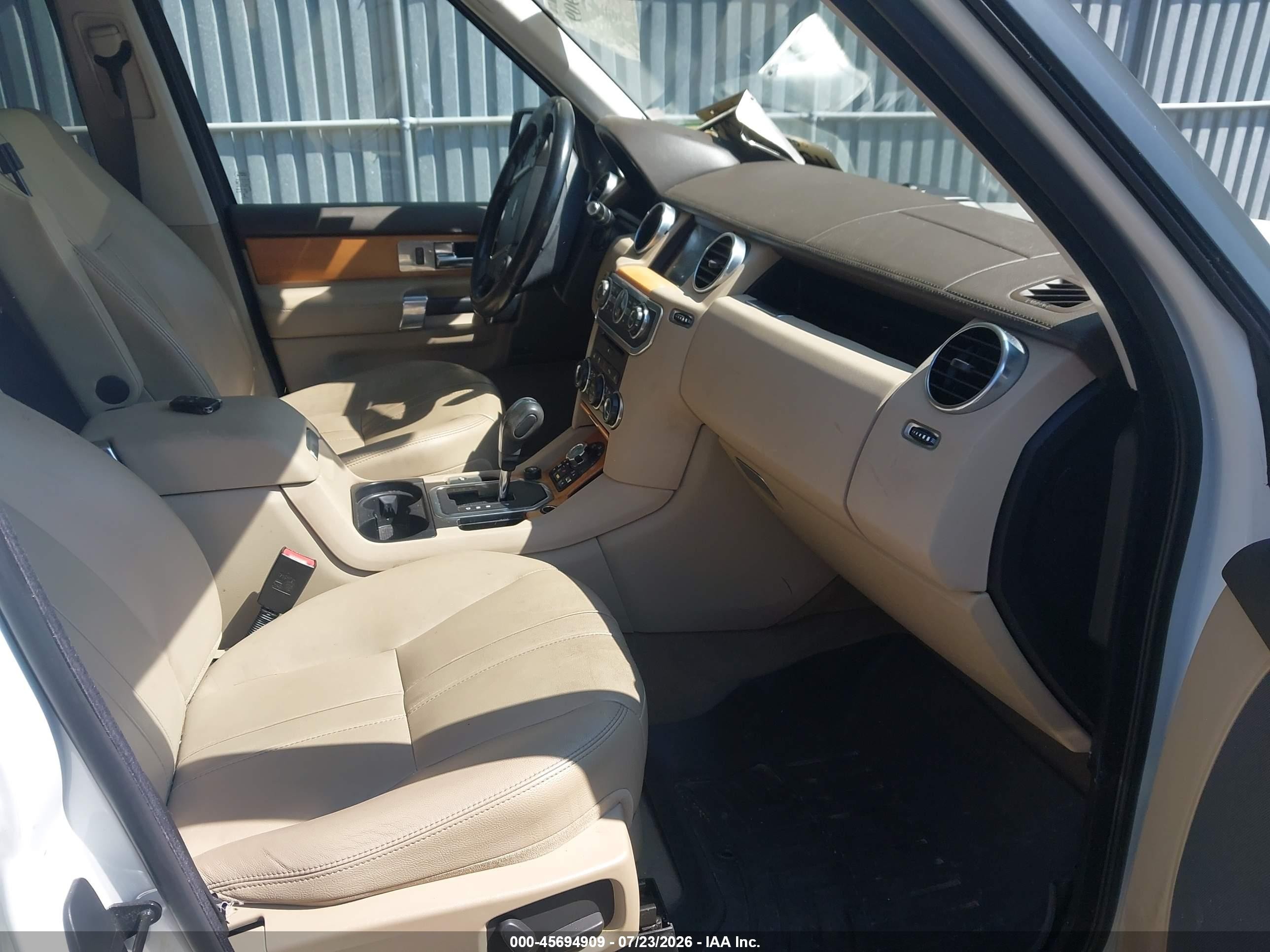 2013 Land Rover Lr4 White vin: SALAG2D44DA670992