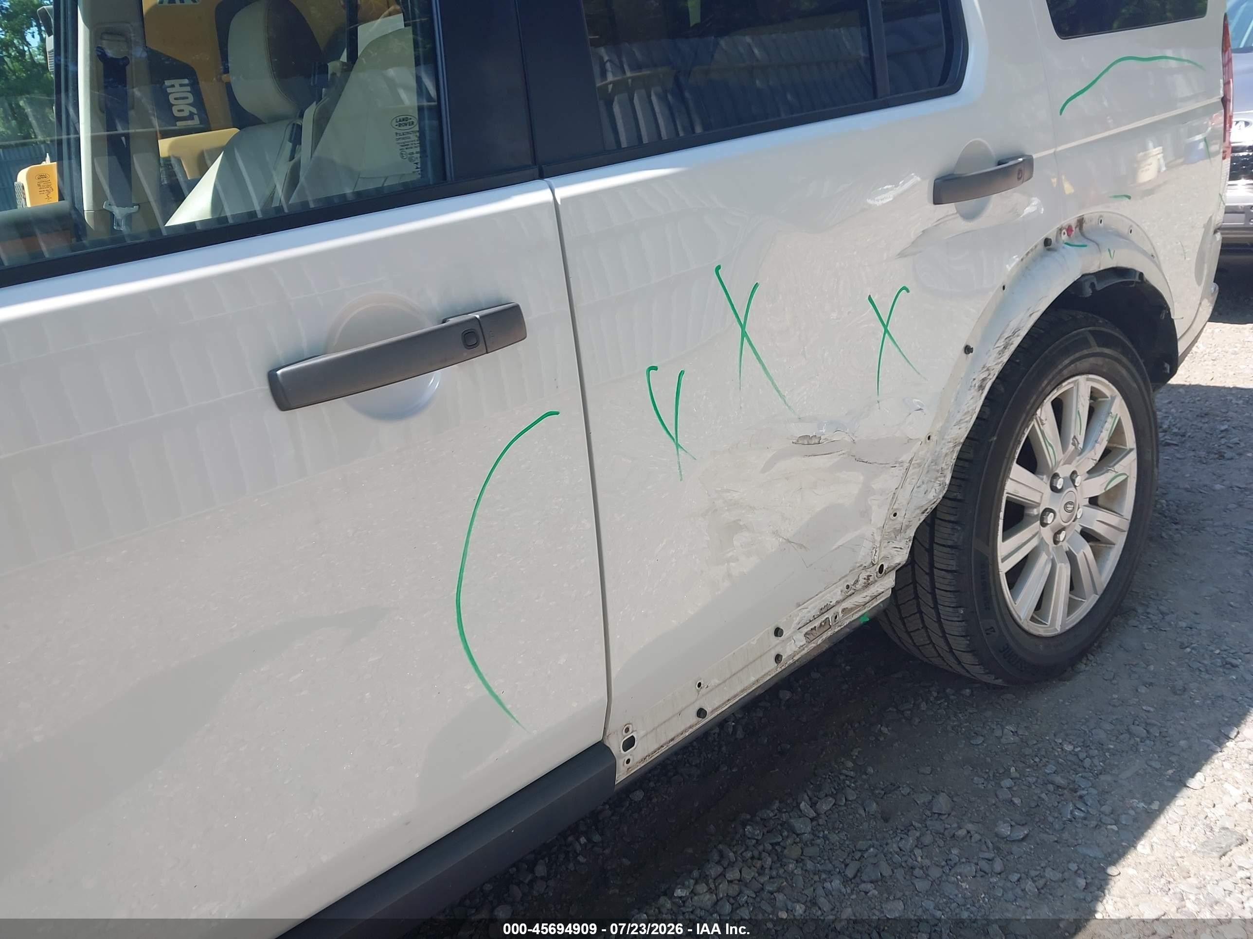 2013 Land Rover Lr4 White vin: SALAG2D44DA670992