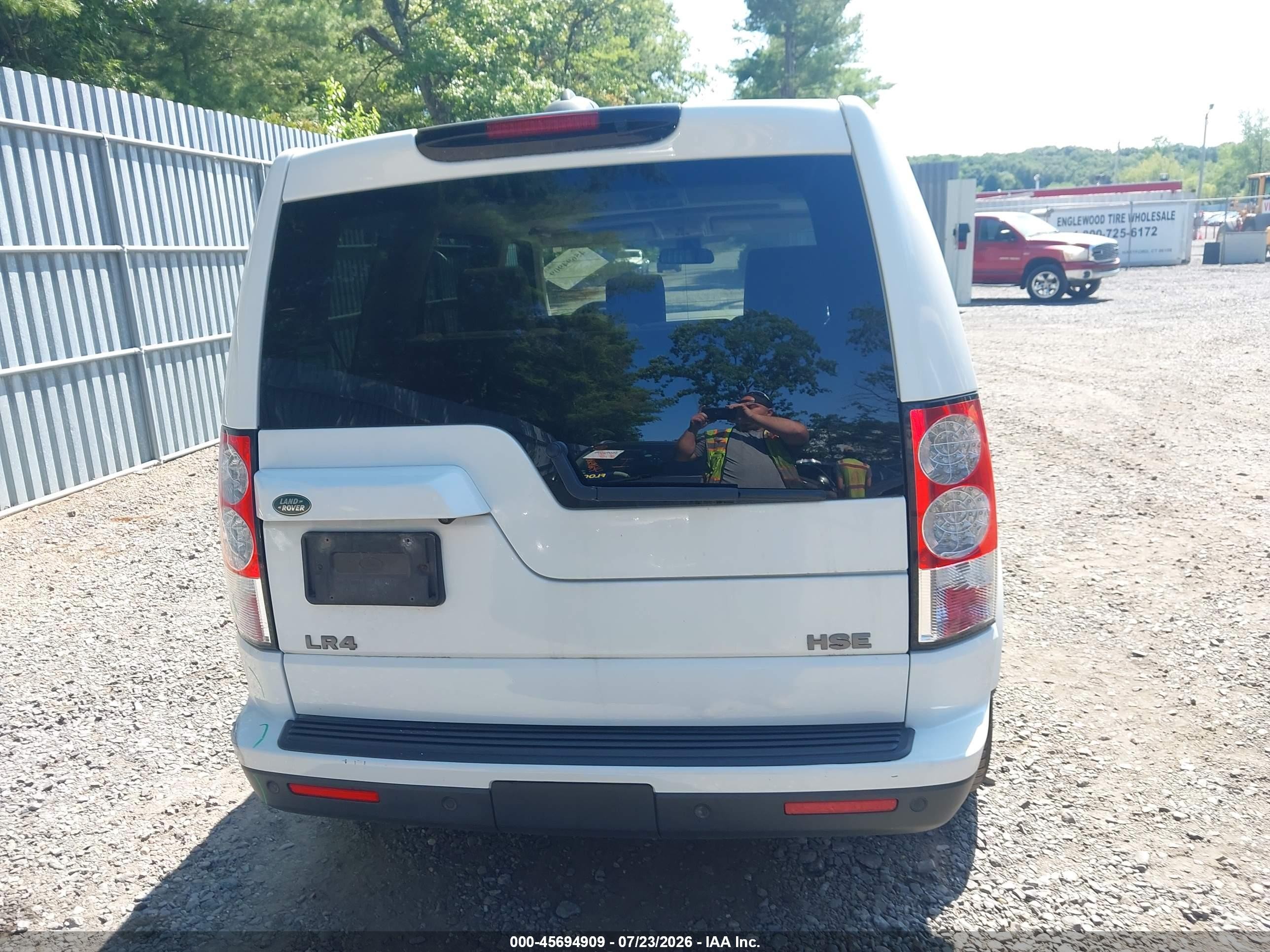2013 Land Rover Lr4 White vin: SALAG2D44DA670992