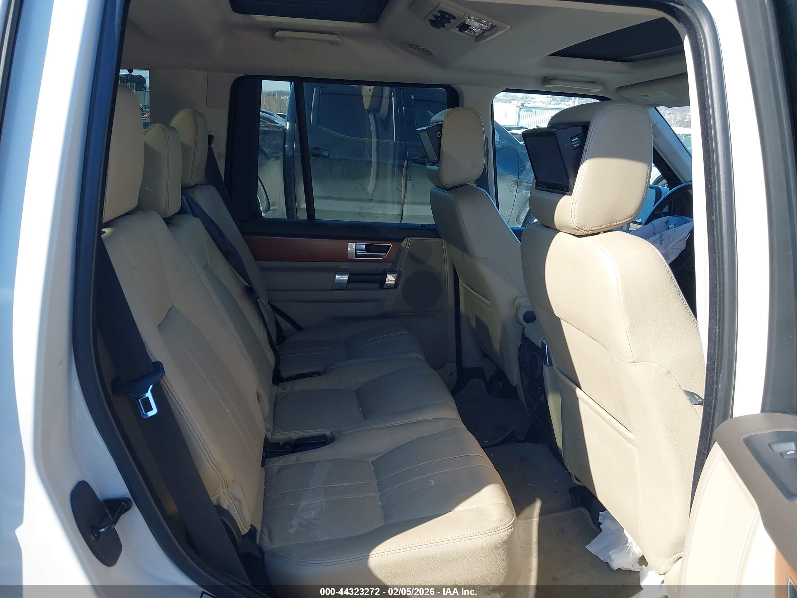 2010 Land Rover Lr4   White vin: SALAG2D46AA534424