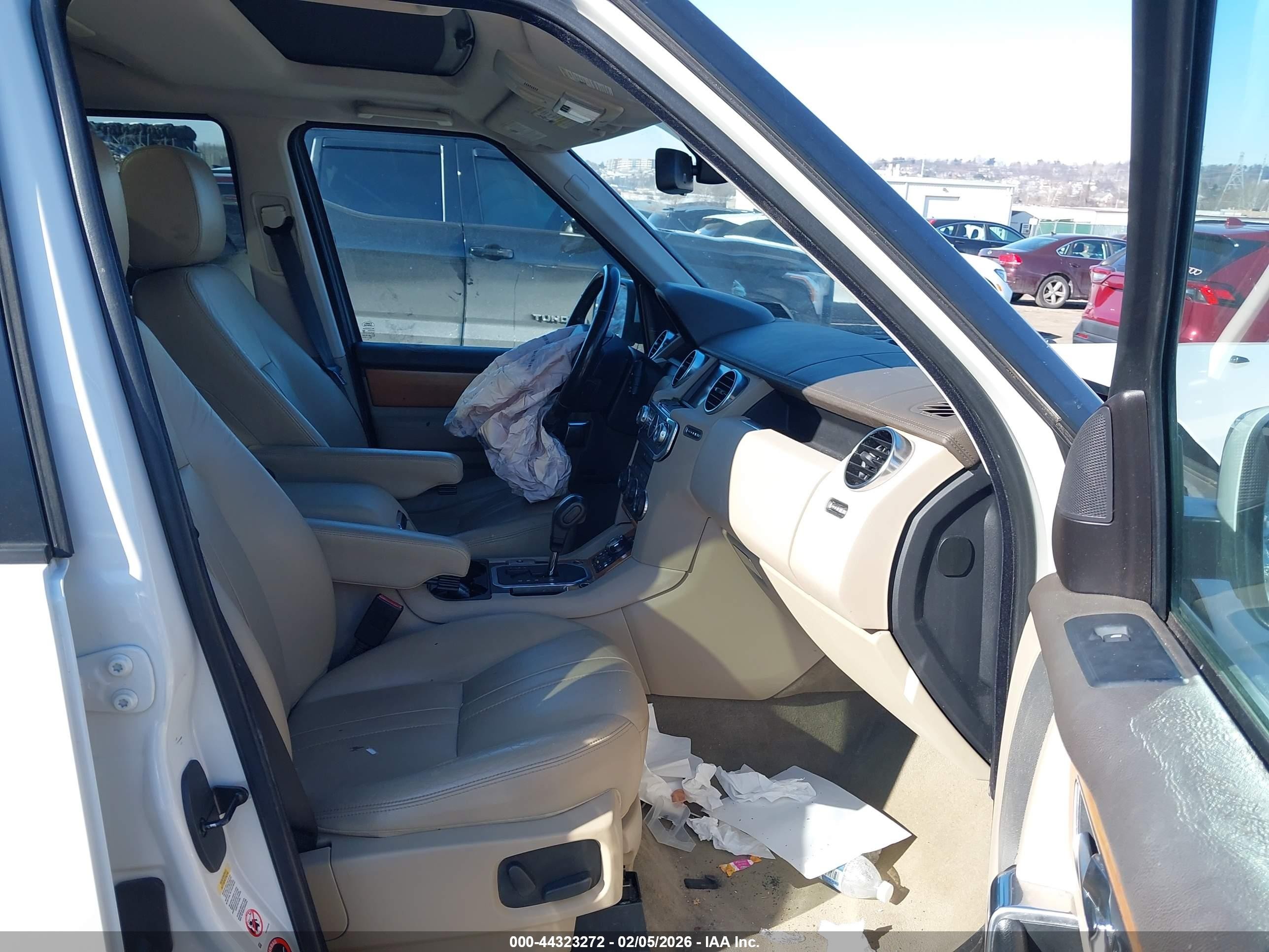 2010 Land Rover Lr4   White vin: SALAG2D46AA534424