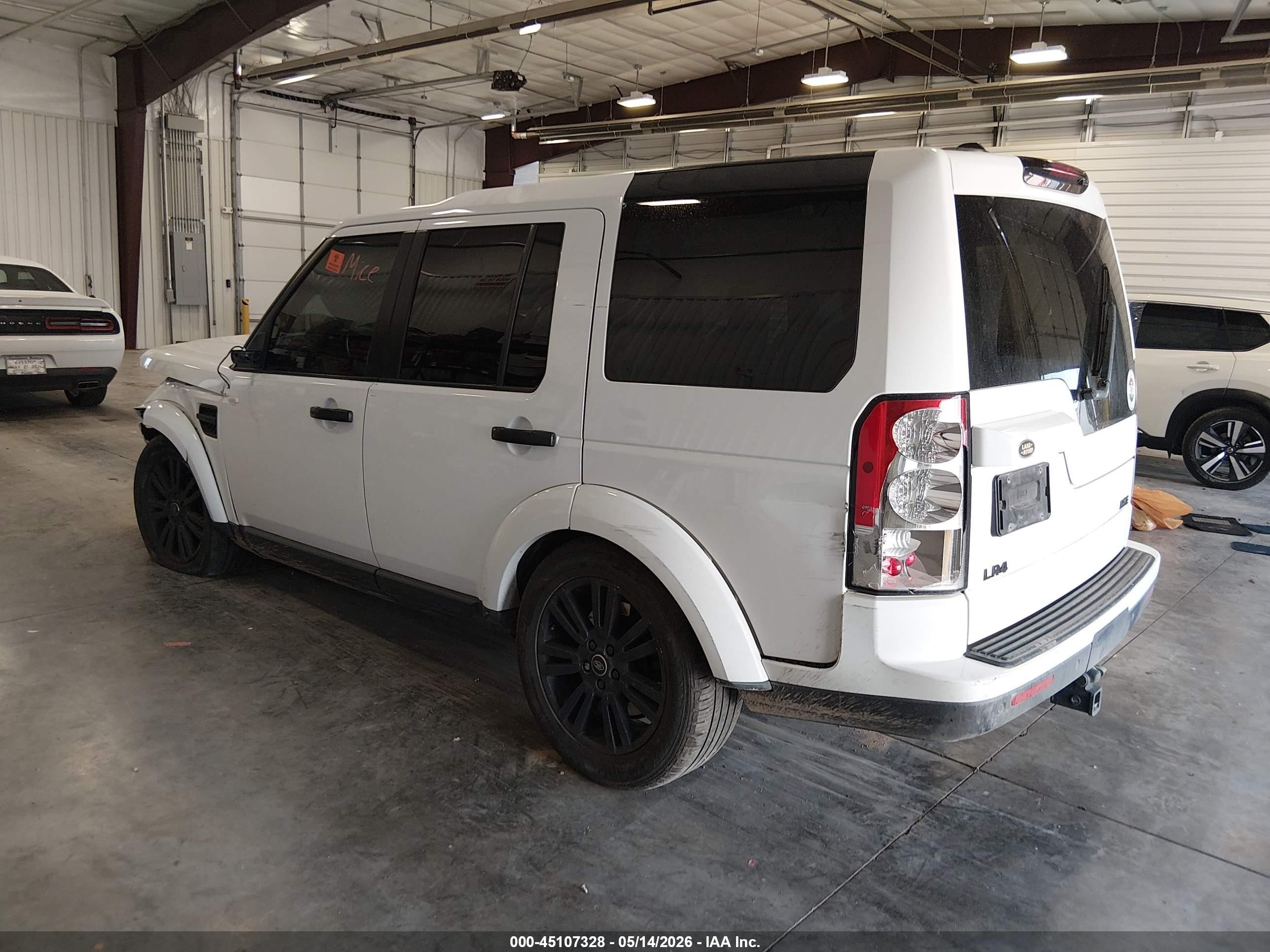 2011 Land Rover Lr4   White vin: SALAG2D4XBA553365