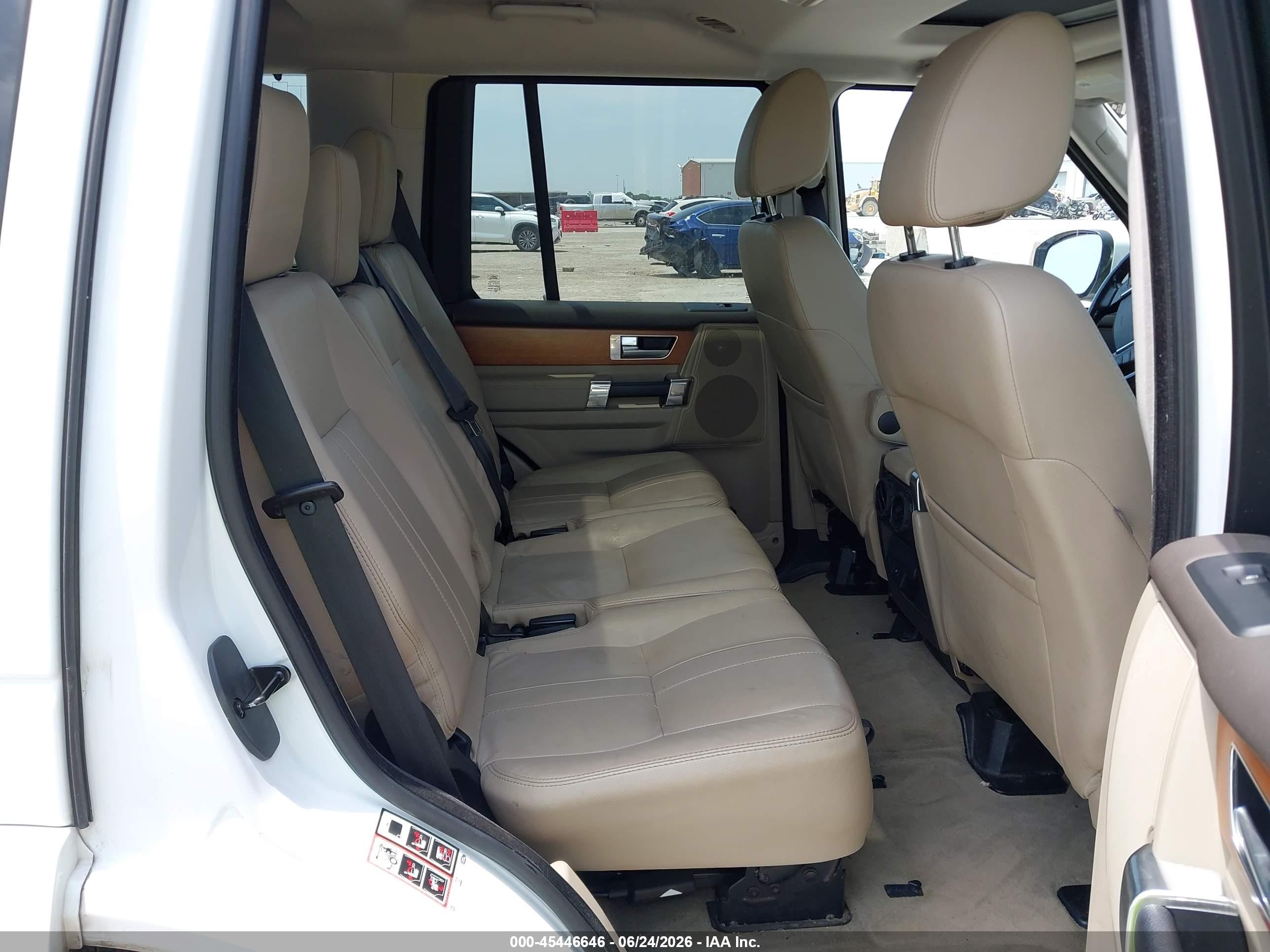 2015 Land Rover Lr4   White vin: SALAG2V61FA748230