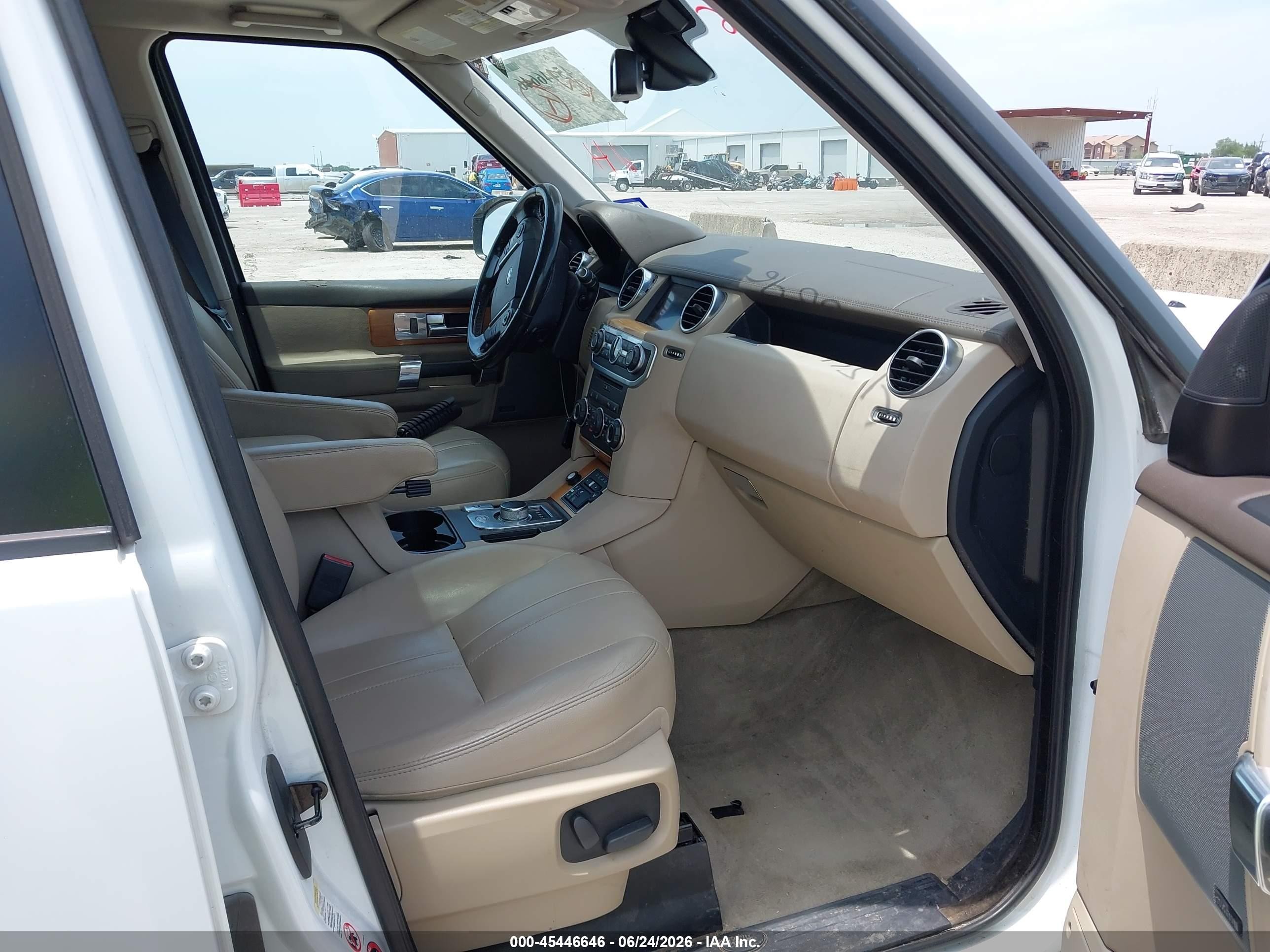 2015 Land Rover Lr4   White vin: SALAG2V61FA748230
