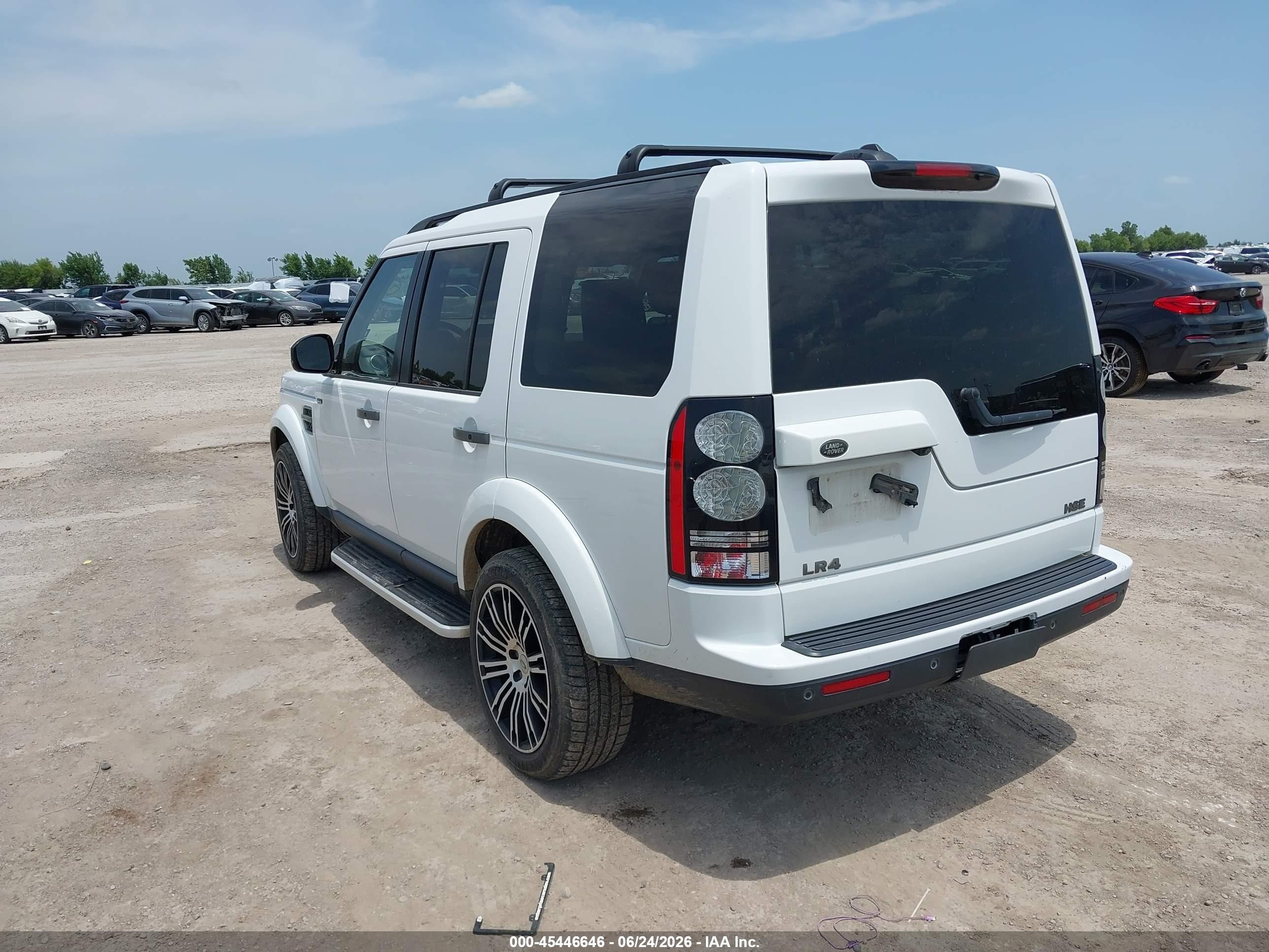 2015 Land Rover Lr4   White vin: SALAG2V61FA748230