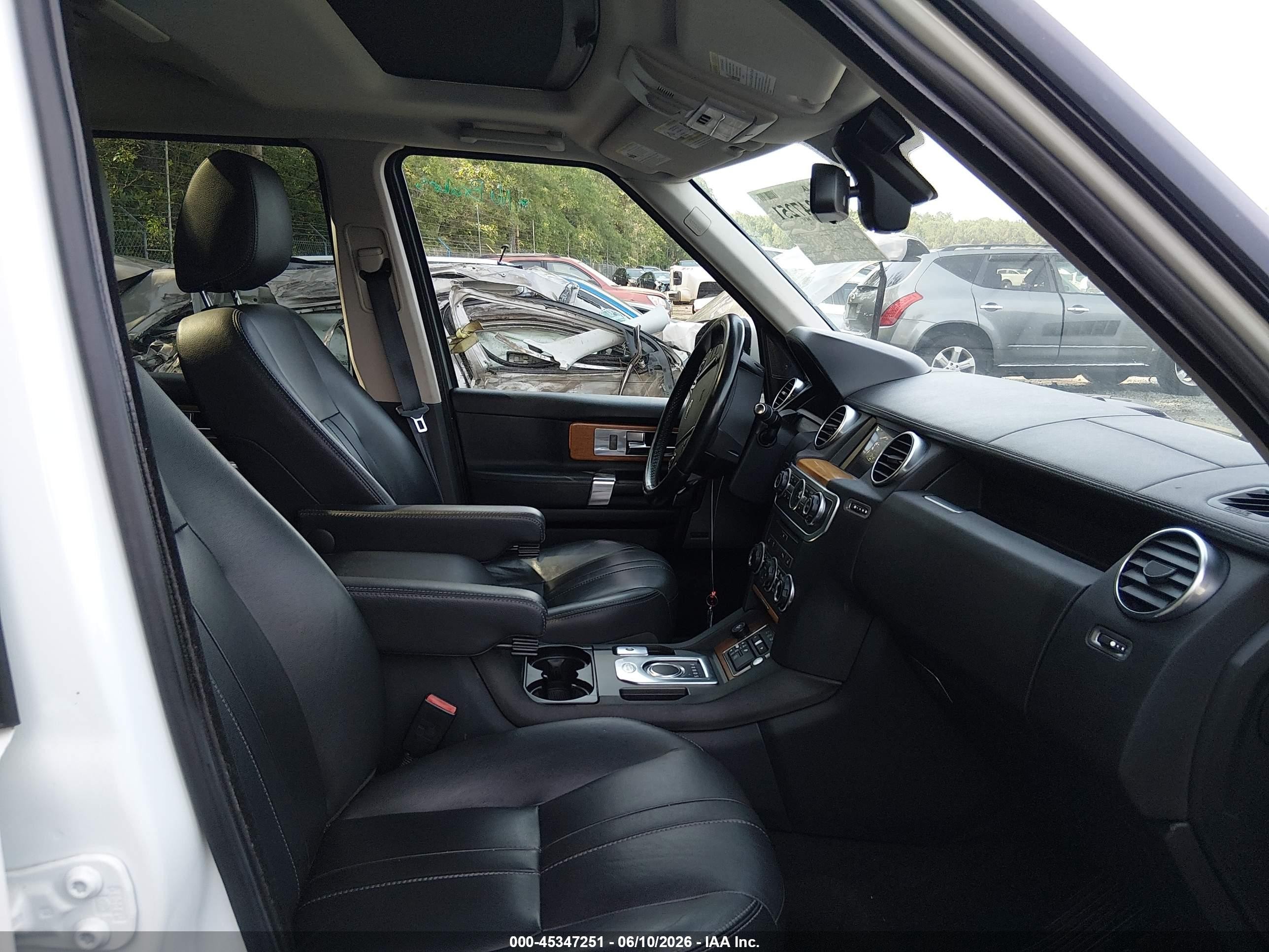 2016 Land Rover Lr4   White vin: SALAG2V64GA792322
