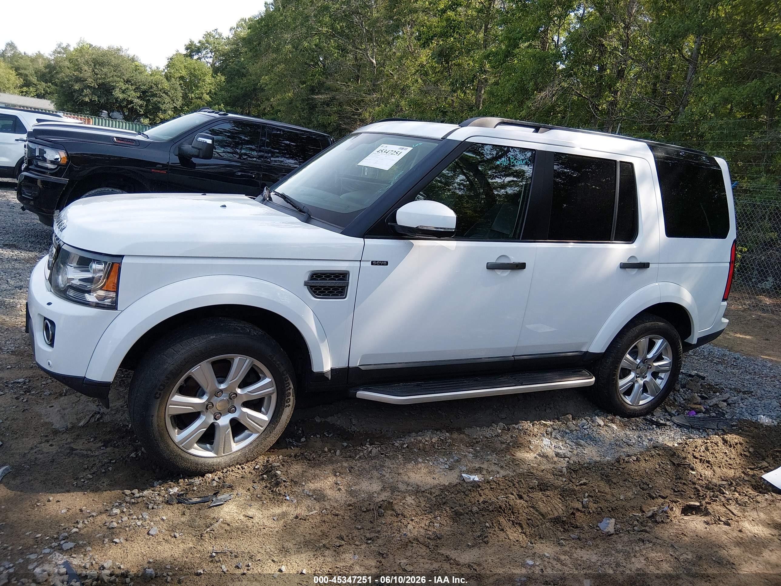 2016 Land Rover Lr4   White vin: SALAG2V64GA792322