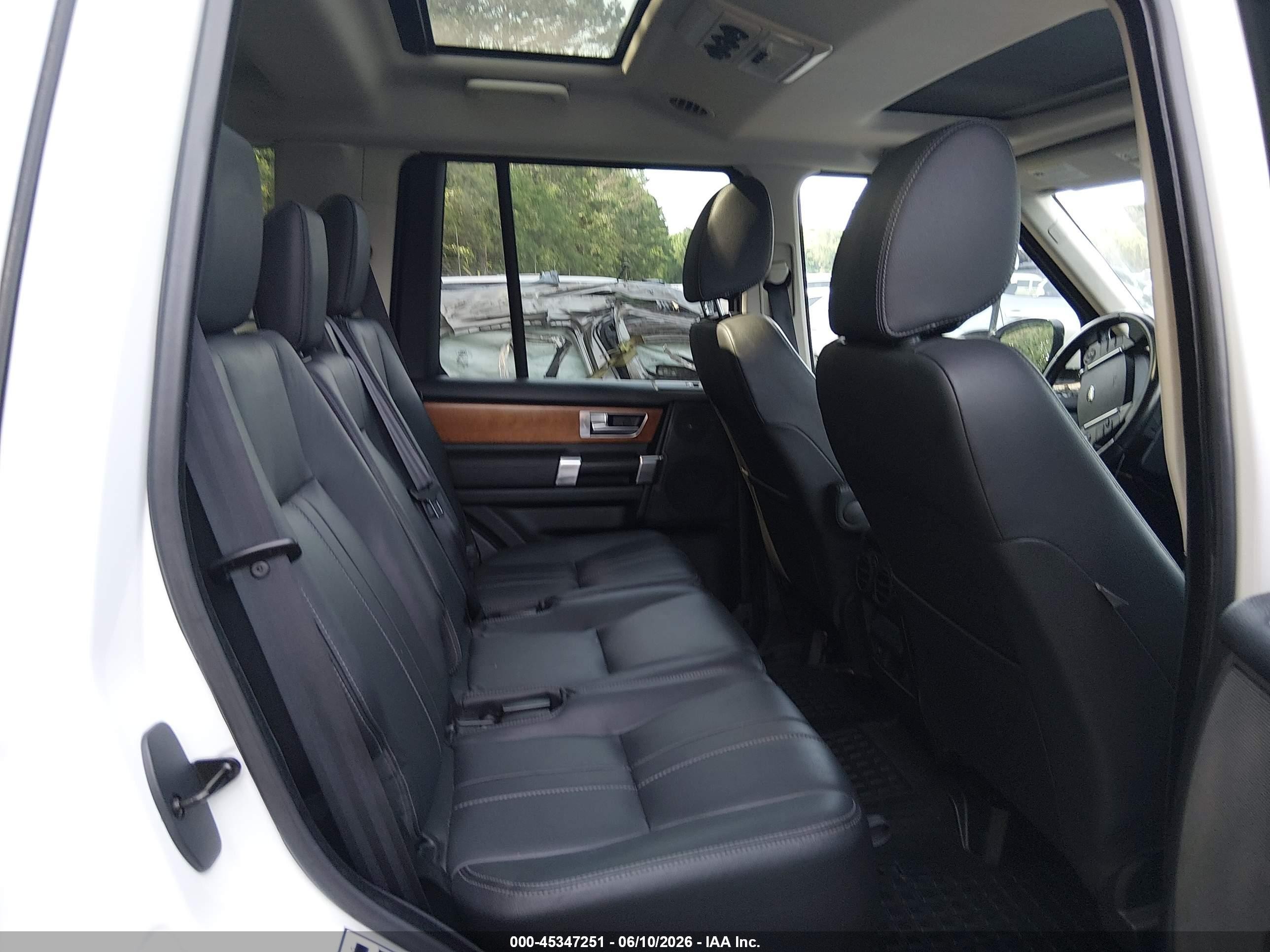2016 Land Rover Lr4   White vin: SALAG2V64GA792322