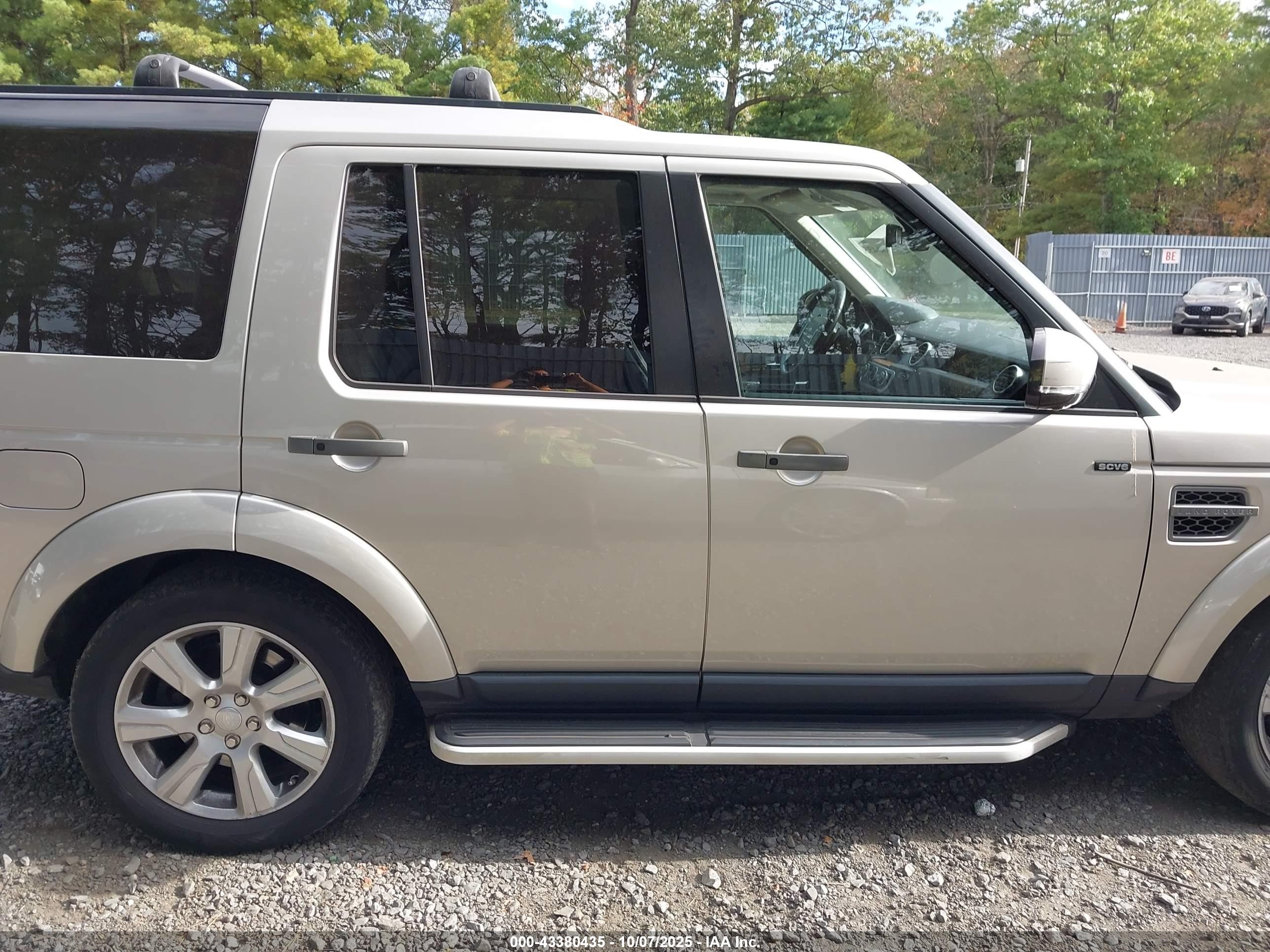 2015 Land Rover Lr4   Tan vin: SALAG2V68FA776316
