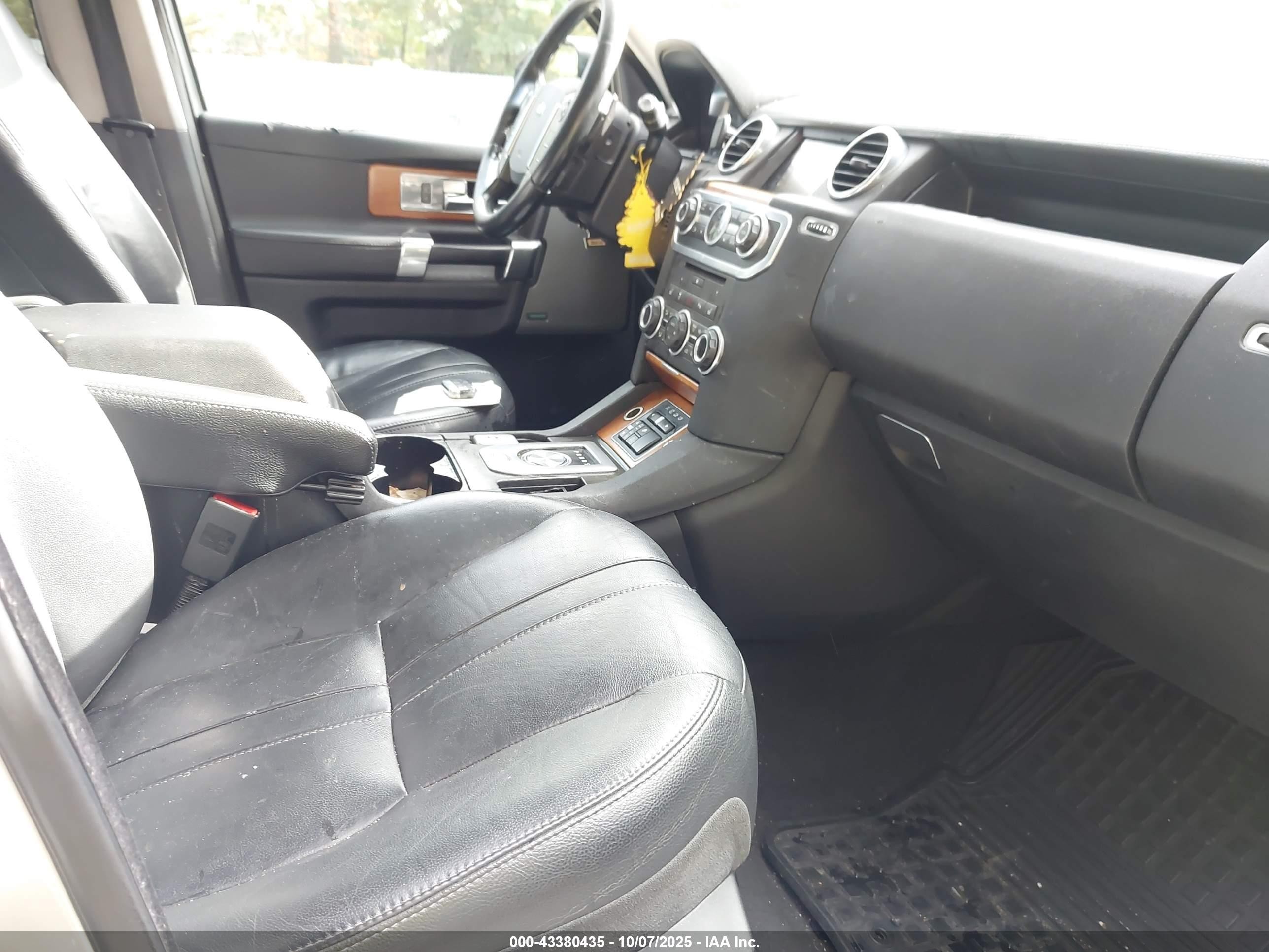 2015 Land Rover Lr4   Tan vin: SALAG2V68FA776316