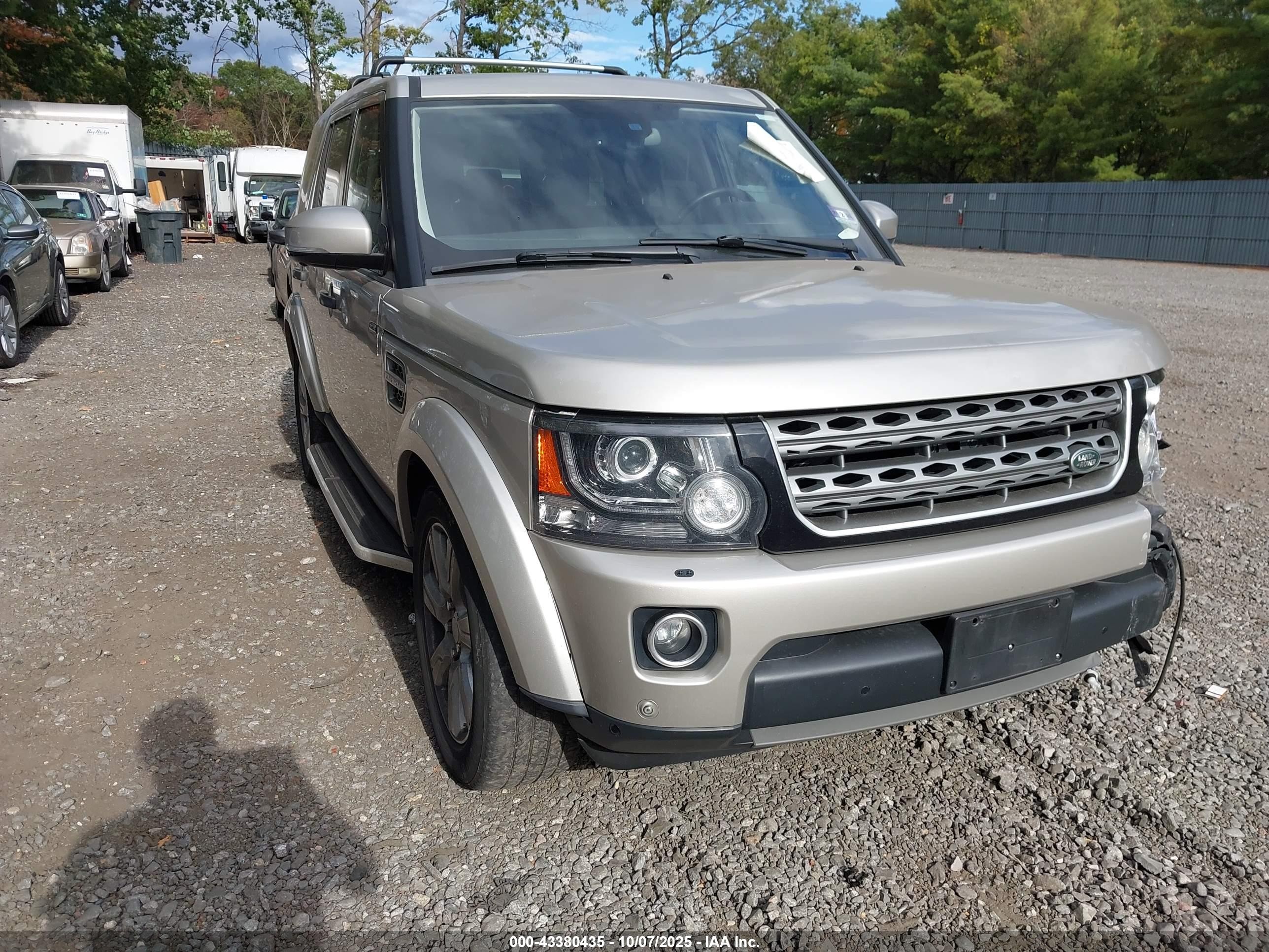2015 Land Rover Lr4   Tan vin: SALAG2V68FA776316