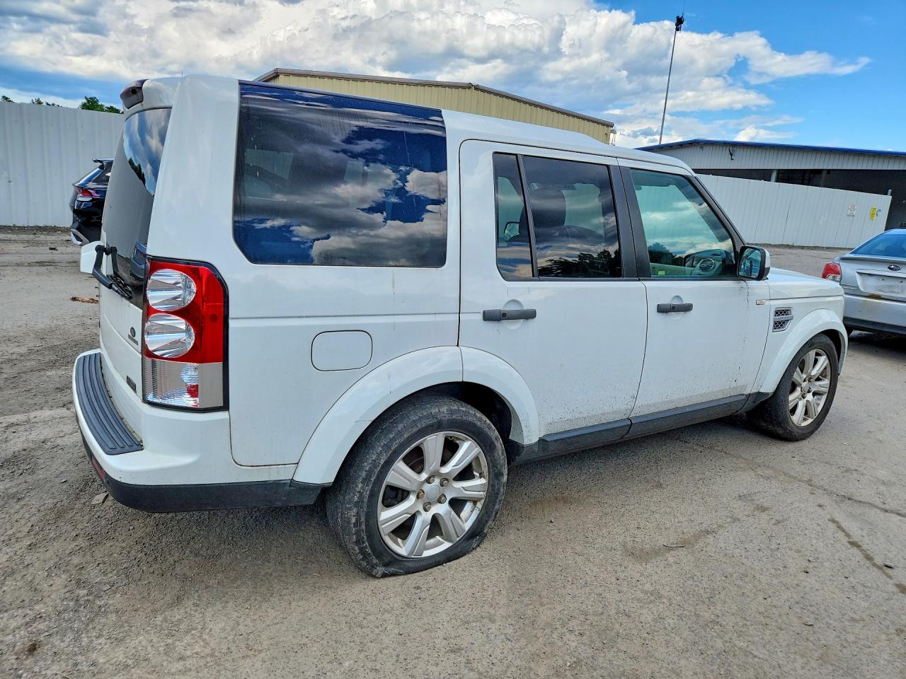 2011 Land Rover Lr4 Hse Luxury Белый vin: SALAK2D47BA596155