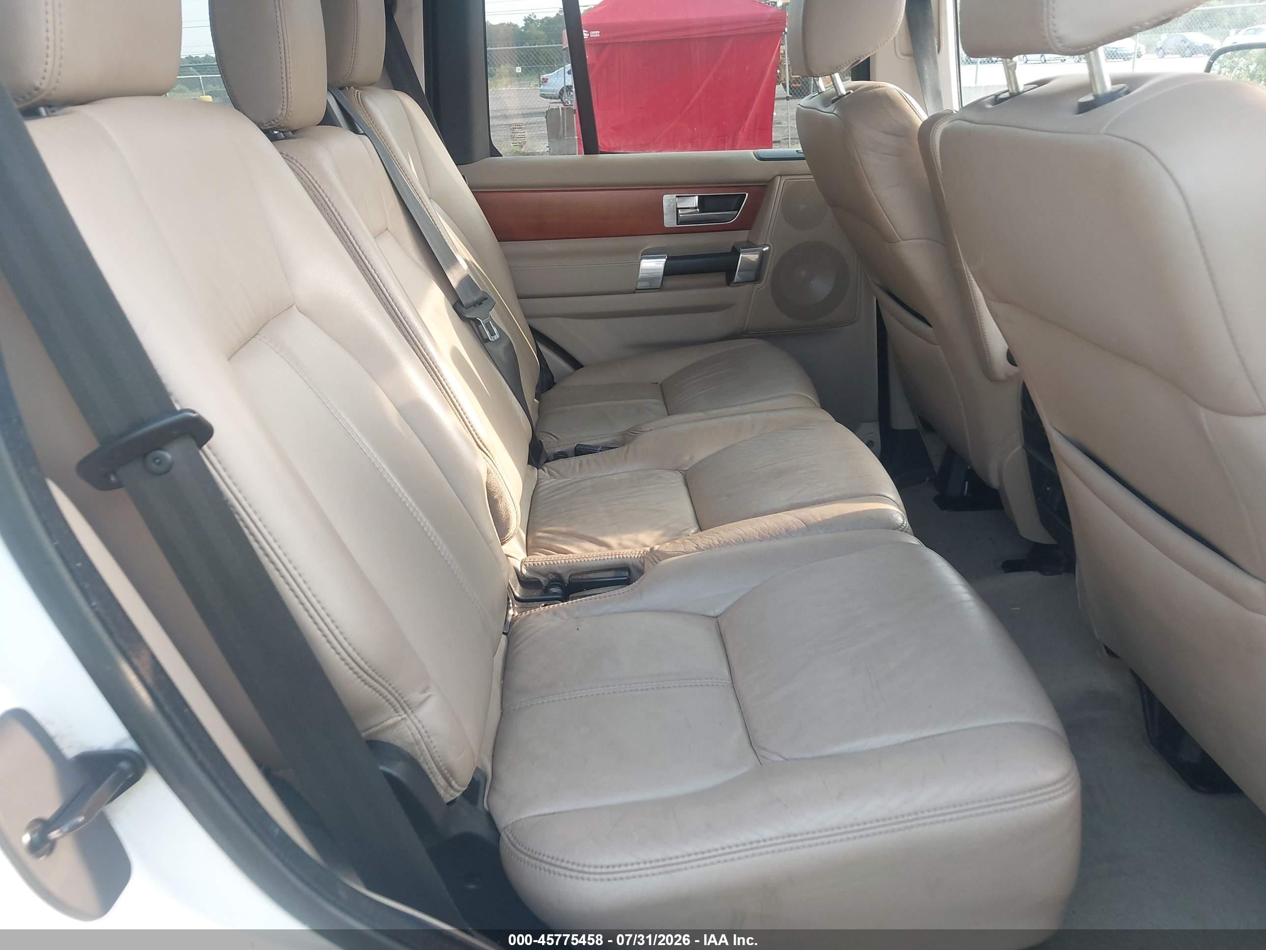 2011 Land Rover Lr4   White vin: SALAK2D48BA576173