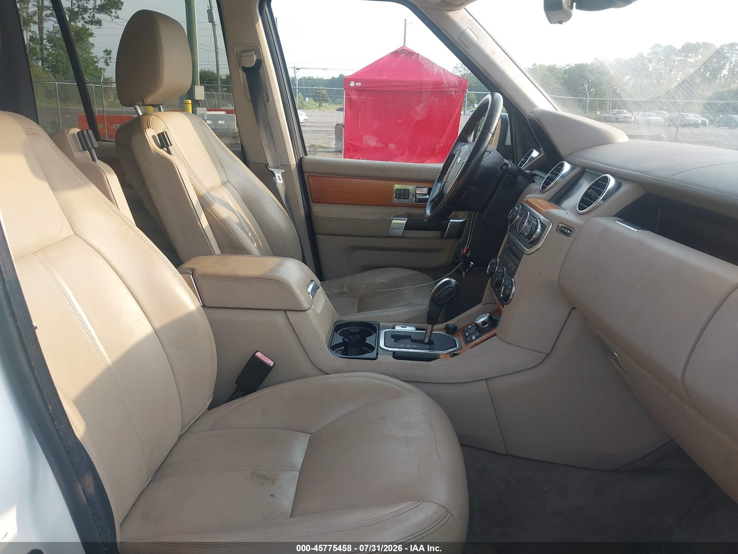 2011 Land Rover Lr4   White vin: SALAK2D48BA576173