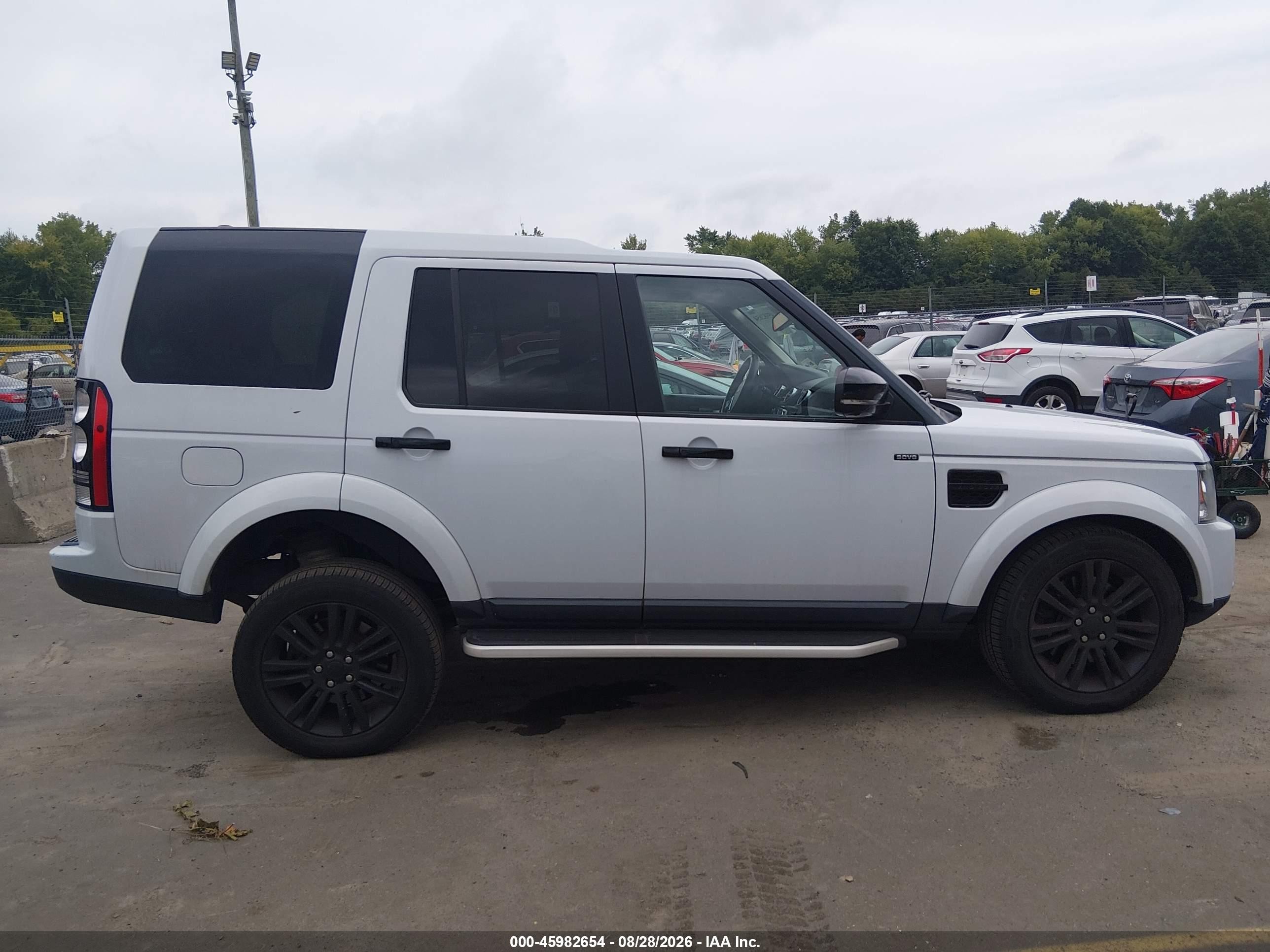 2015 Land Rover Lr4   White vin: SALAK2V61FA775281